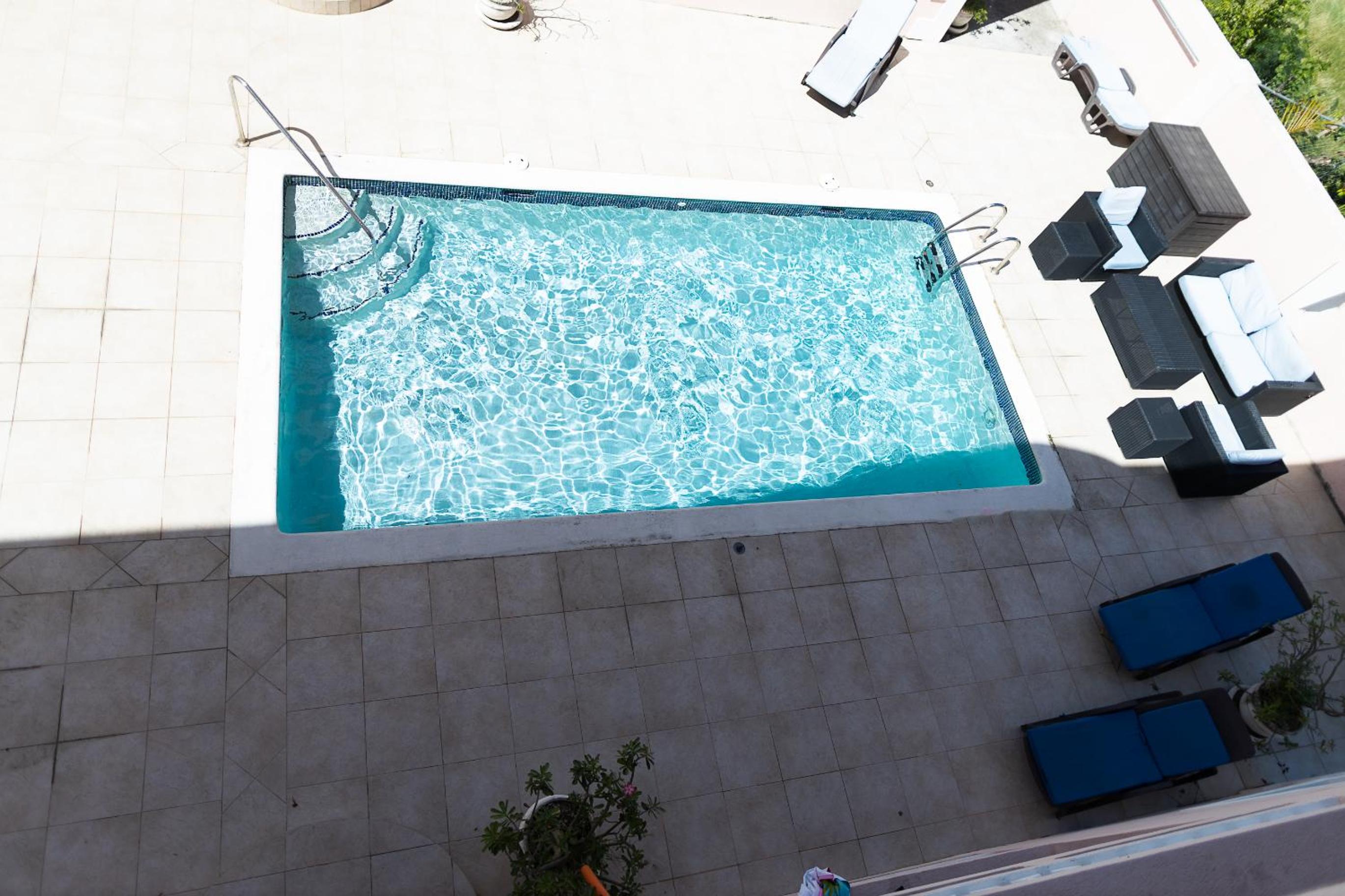 Seashades 2BR 1 full and 1 half bathrooms Condo with pool Close to beach Sleeps 4
