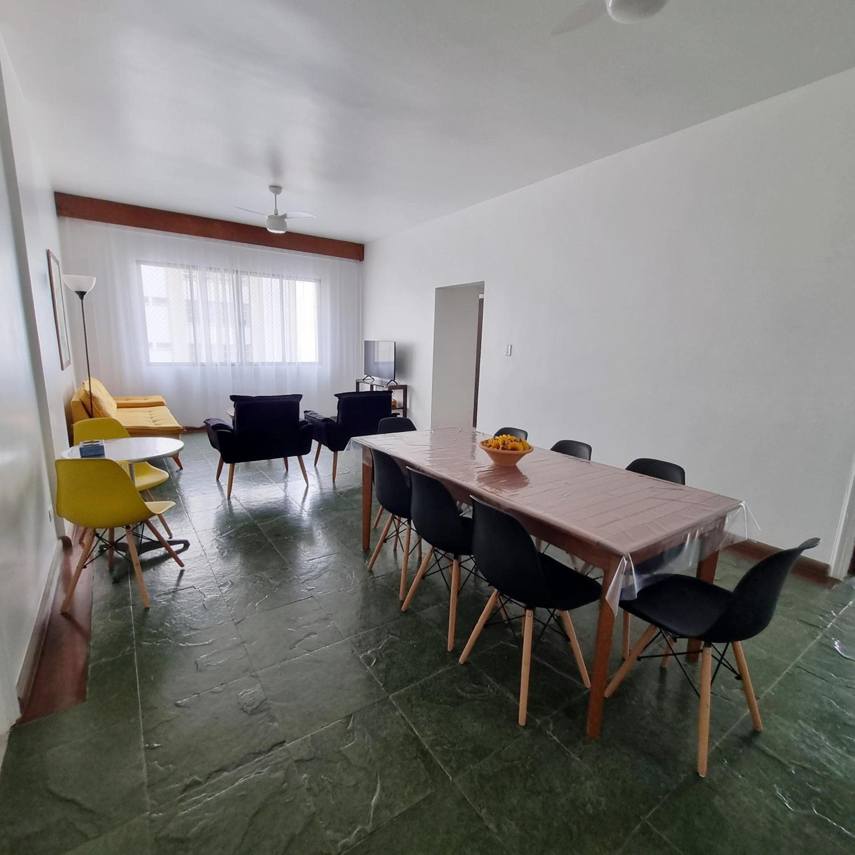 Apartamento 4 quartos, 3 banheiros, vista para o mar Pitangueiras, sacada, 1 vaga de garagem, apenas 50 metros do mar