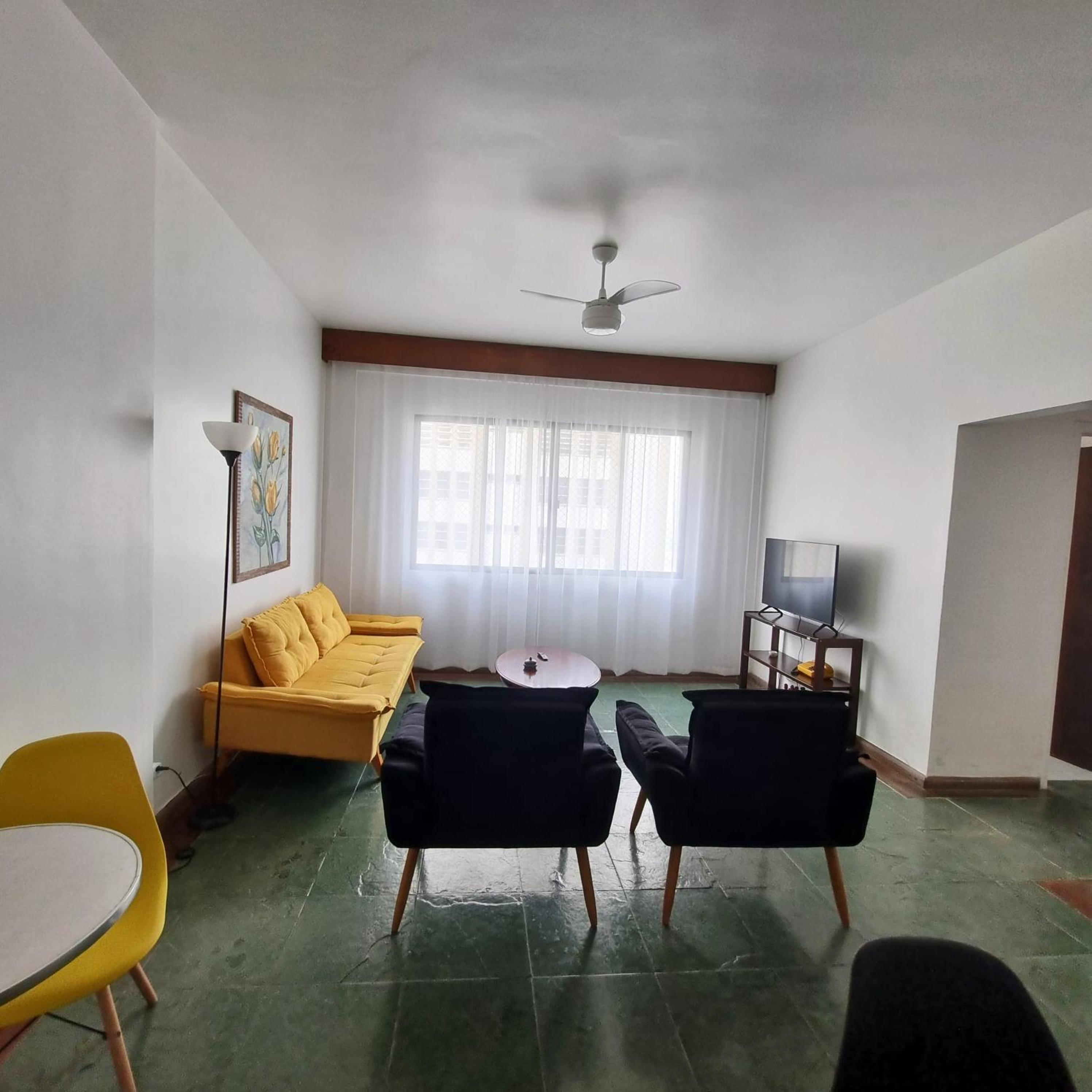 Apartamento 4 quartos, 3 banheiros, vista para o mar Pitangueiras, sacada, 1 vaga de garagem, apenas 50 metros do mar