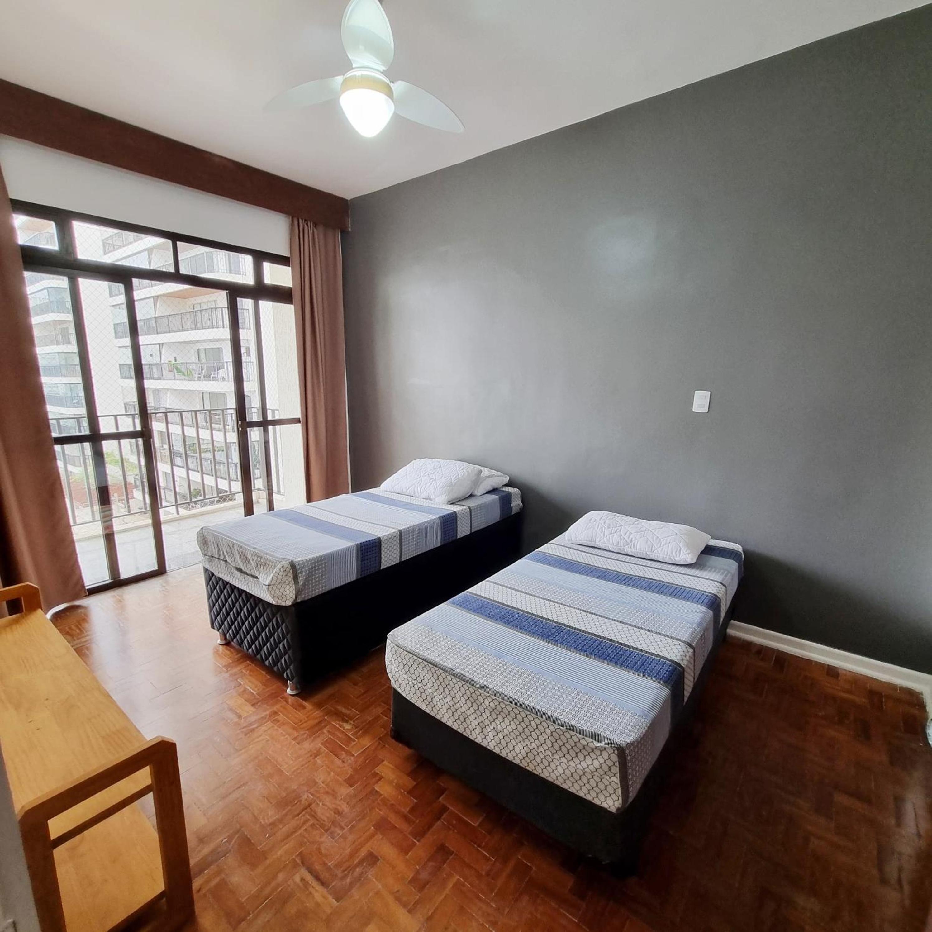 Apartamento 4 quartos, 3 banheiros, vista para o mar Pitangueiras, sacada, 1 vaga de garagem, apenas 50 metros do mar