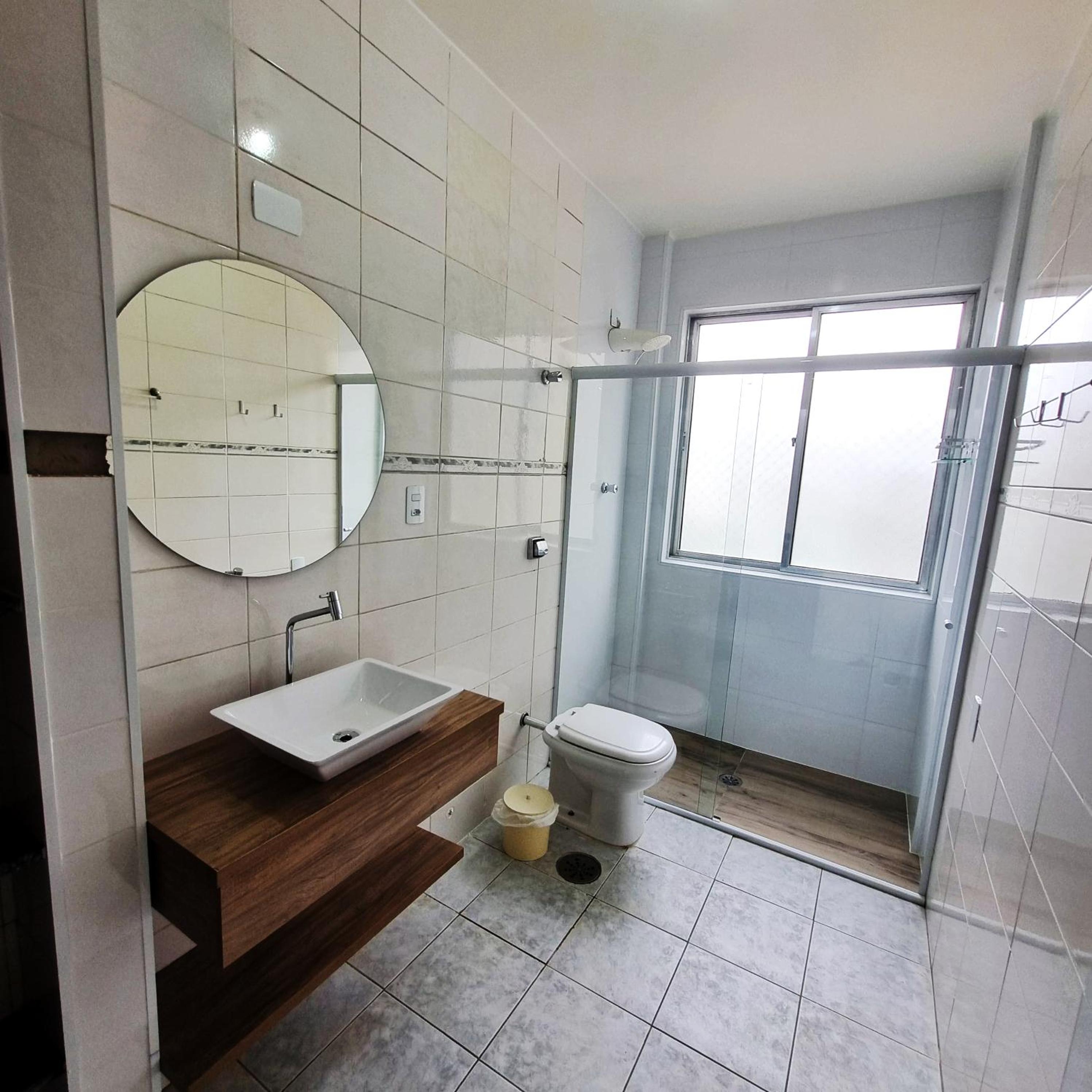 Apartamento 4 quartos, 3 banheiros, vista para o mar Pitangueiras, sacada, 1 vaga de garagem, apenas 50 metros do mar