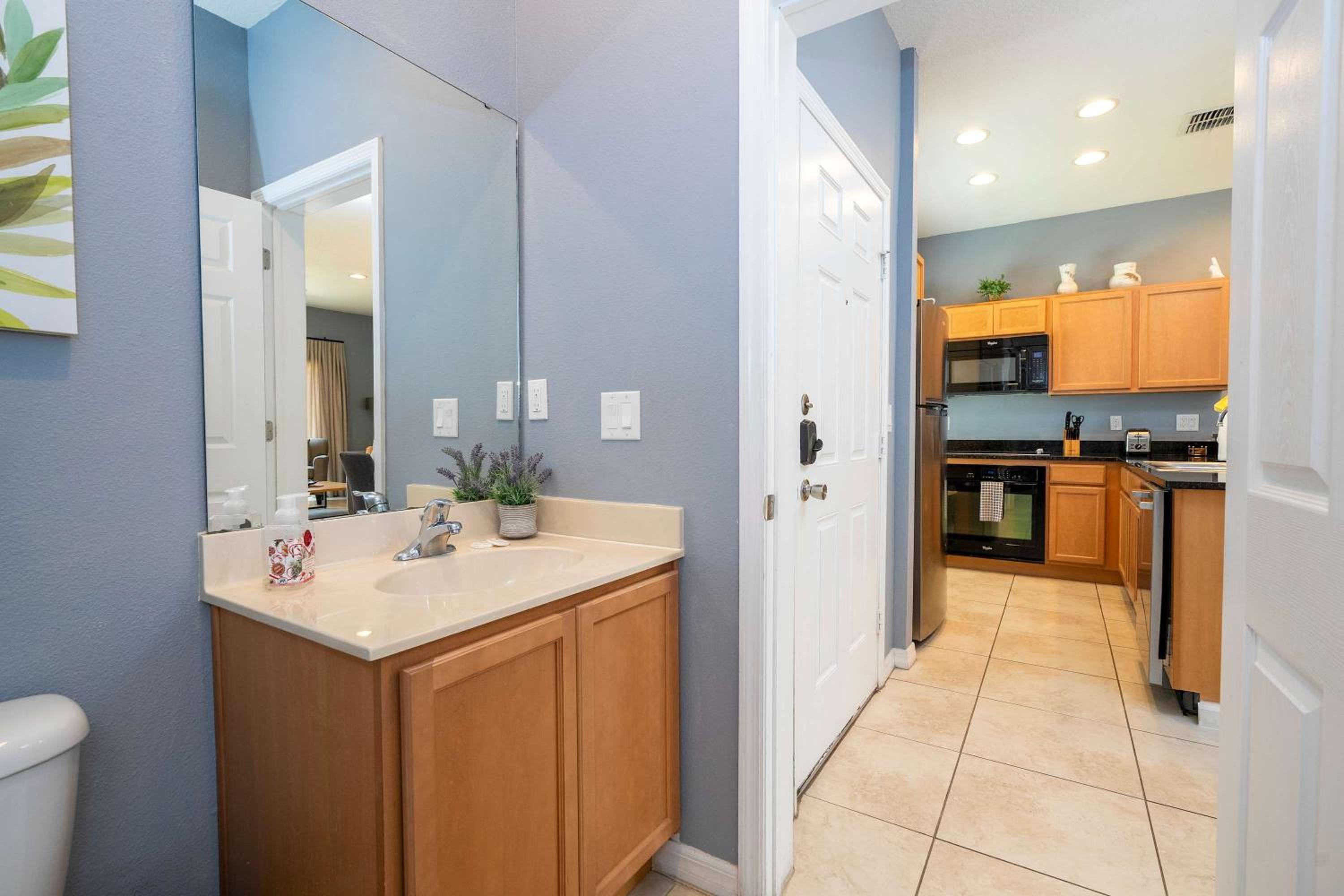 Cozy 2Bd Spa & Jacuzzi Close to Disney at Encantada 3029