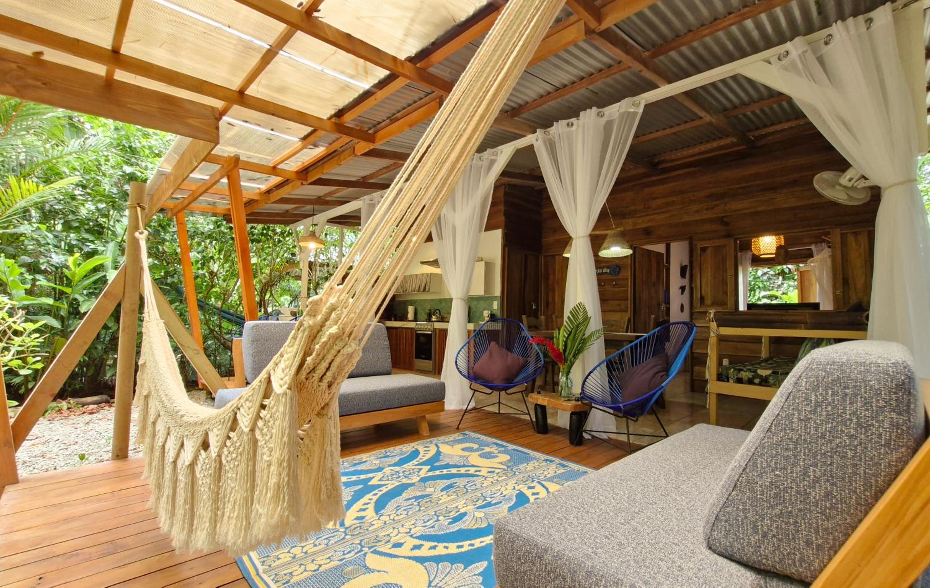 Up! House ~ Charming and cozy ~ 4 guests in Playa Chiquita