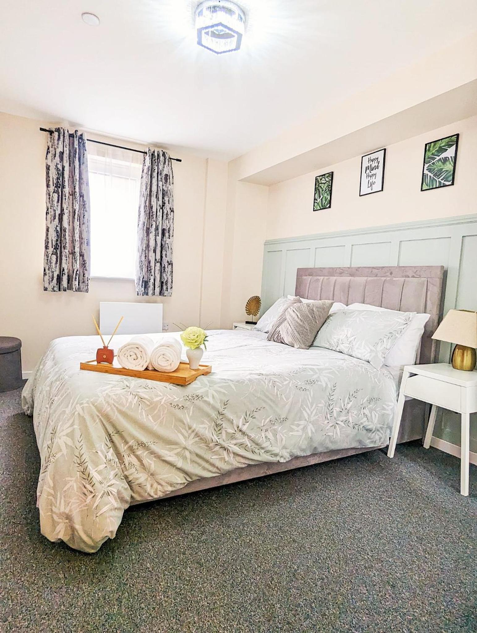 Entire 2 Bedroom and 2 Bathroom Apartment in Manchester City -Free underground Parking