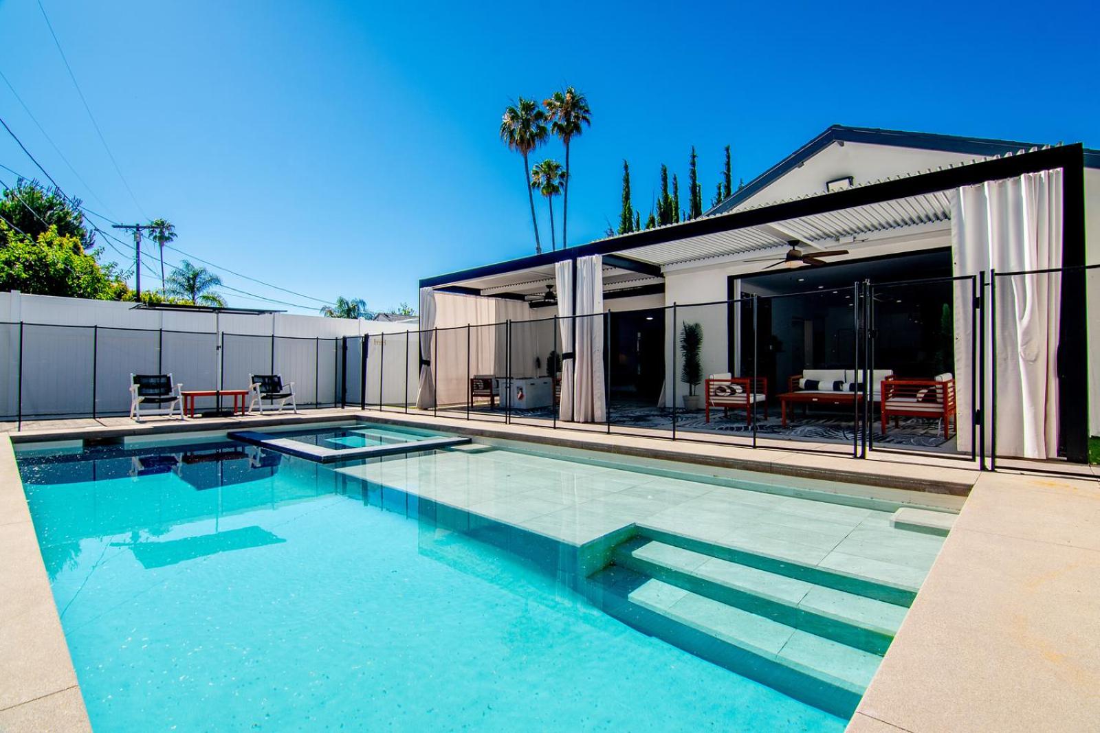Los Angeles Vacations - Amazing Modern Villa with Pool in Tarzana - Property Image 16