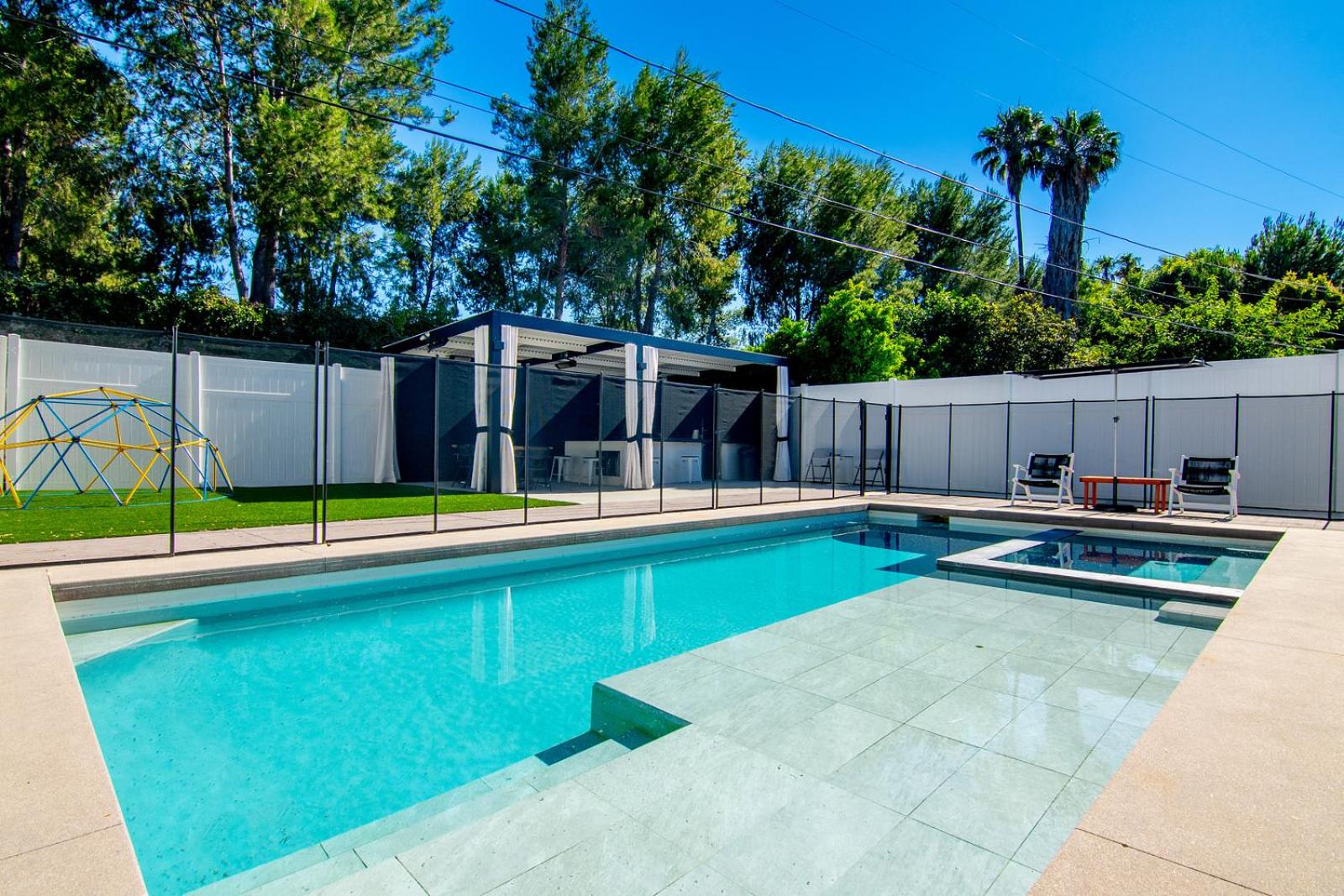 Los Angeles Vacations - Amazing Modern Villa with Pool in Tarzana - Property Image 19