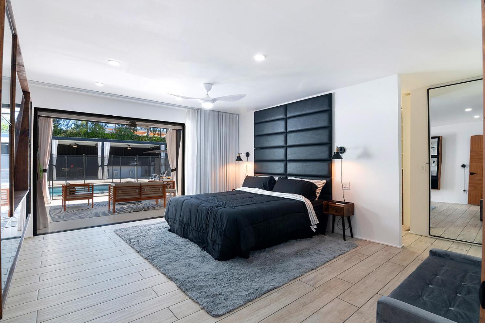 Los Angeles Vacations - Amazing Modern Villa with Pool in Tarzana - Property Image 2