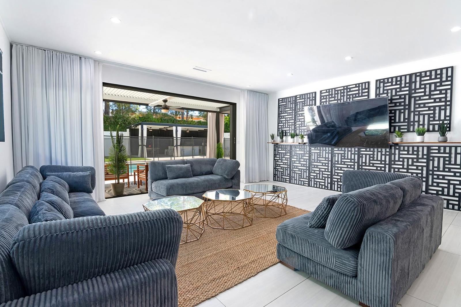 Los Angeles Vacations - Amazing Modern Villa with Pool in Tarzana - Property Image 13