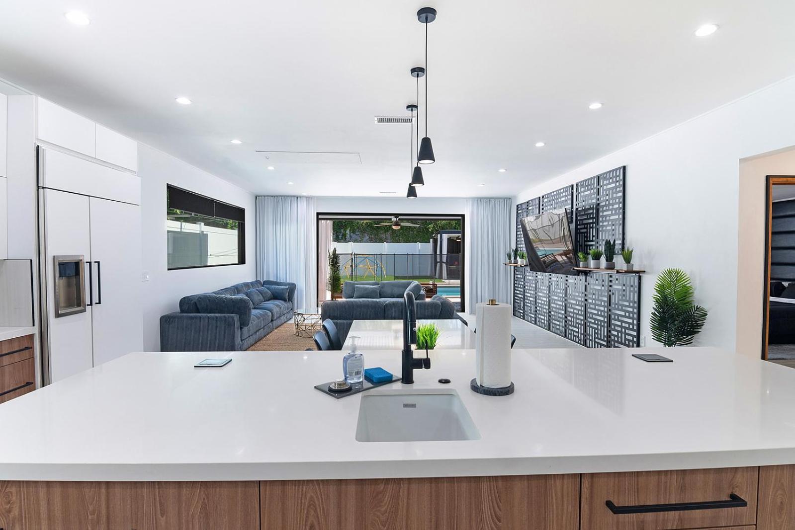 Los Angeles Vacations - Amazing Modern Villa with Pool in Tarzana - Property Image 10