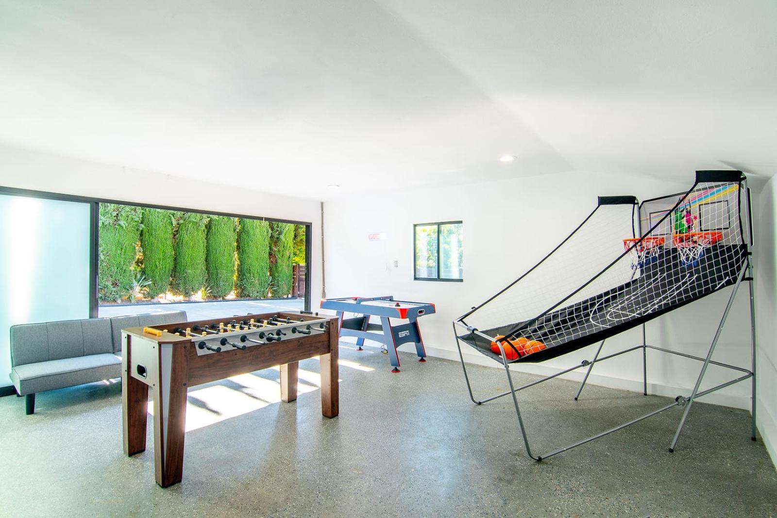 Los Angeles Vacations - Amazing Modern Villa with Pool in Tarzana - Property Image 9