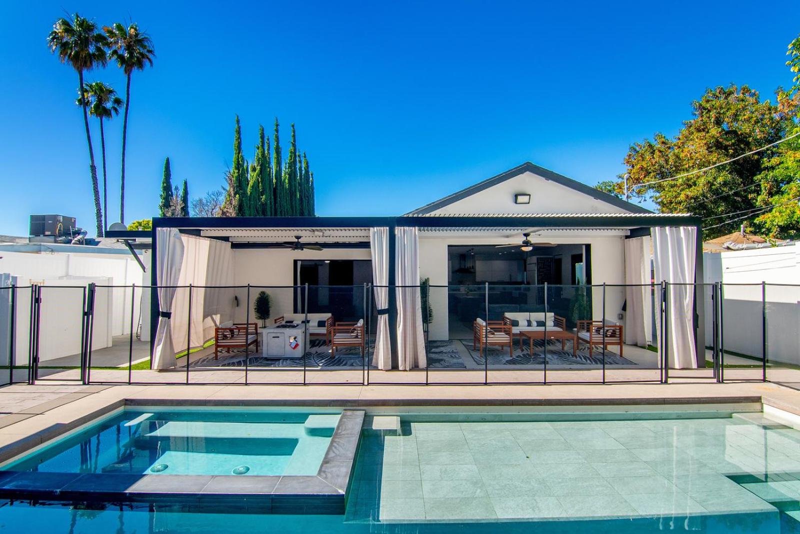 Los Angeles Vacations - Amazing Modern Villa with Pool in Tarzana - Property Image 8