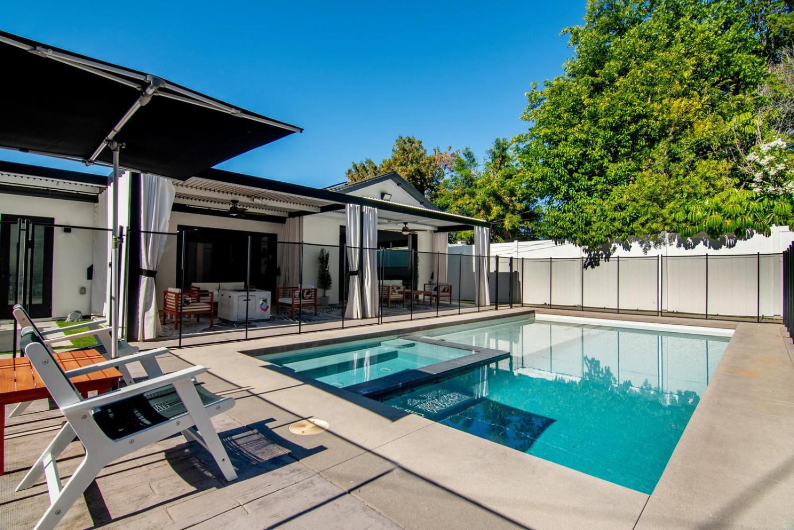 Los Angeles Vacations - Amazing Modern Villa with Pool in Tarzana - Property Image 4