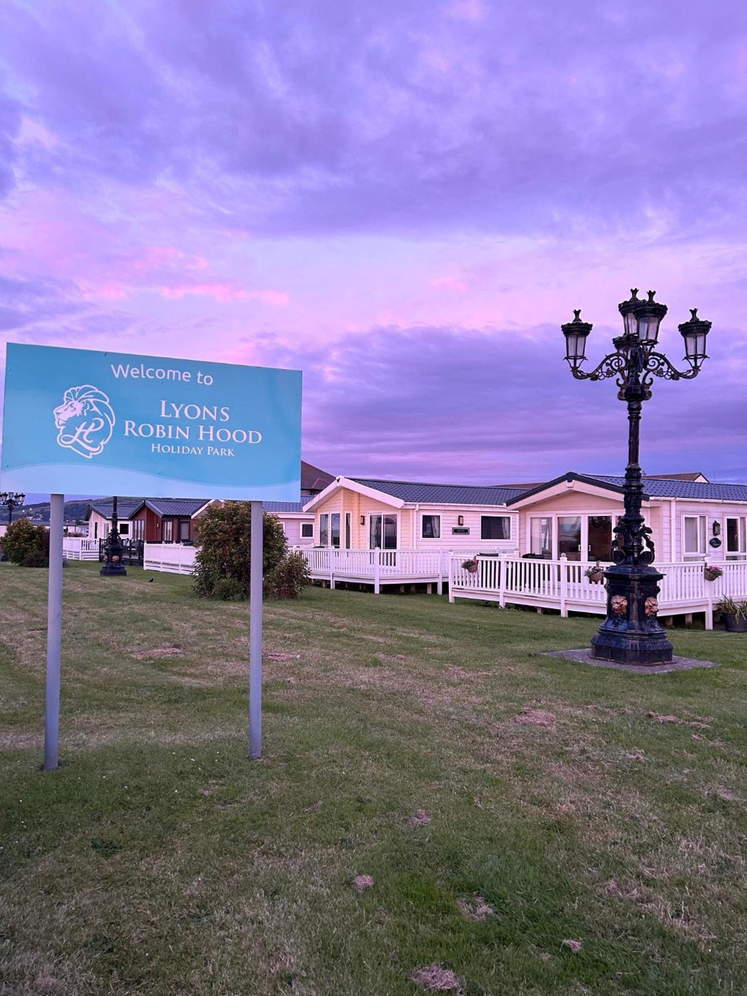 Lyons Robin Hood , Rhyl