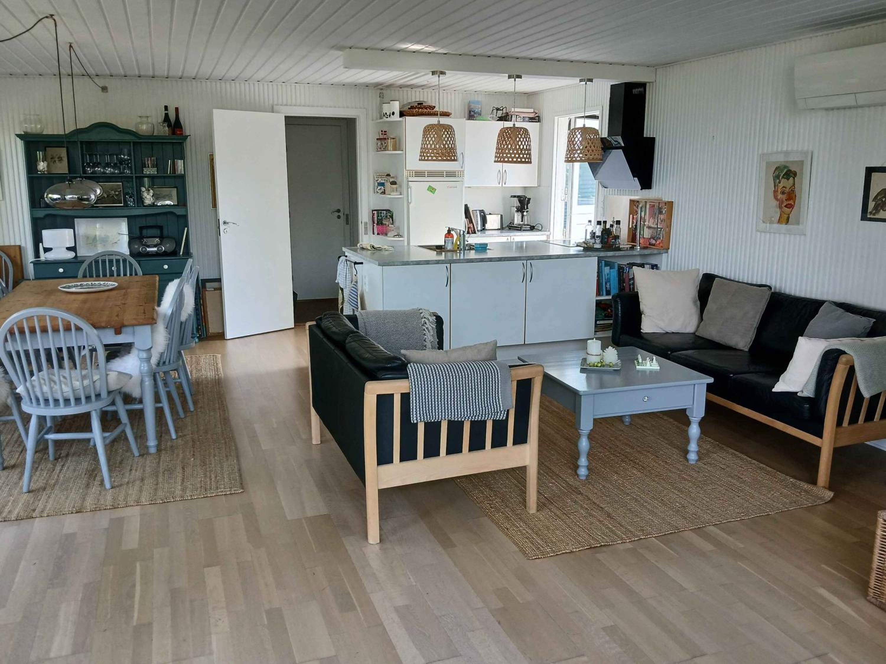 Coastal Cottage Charm With Room For The Family