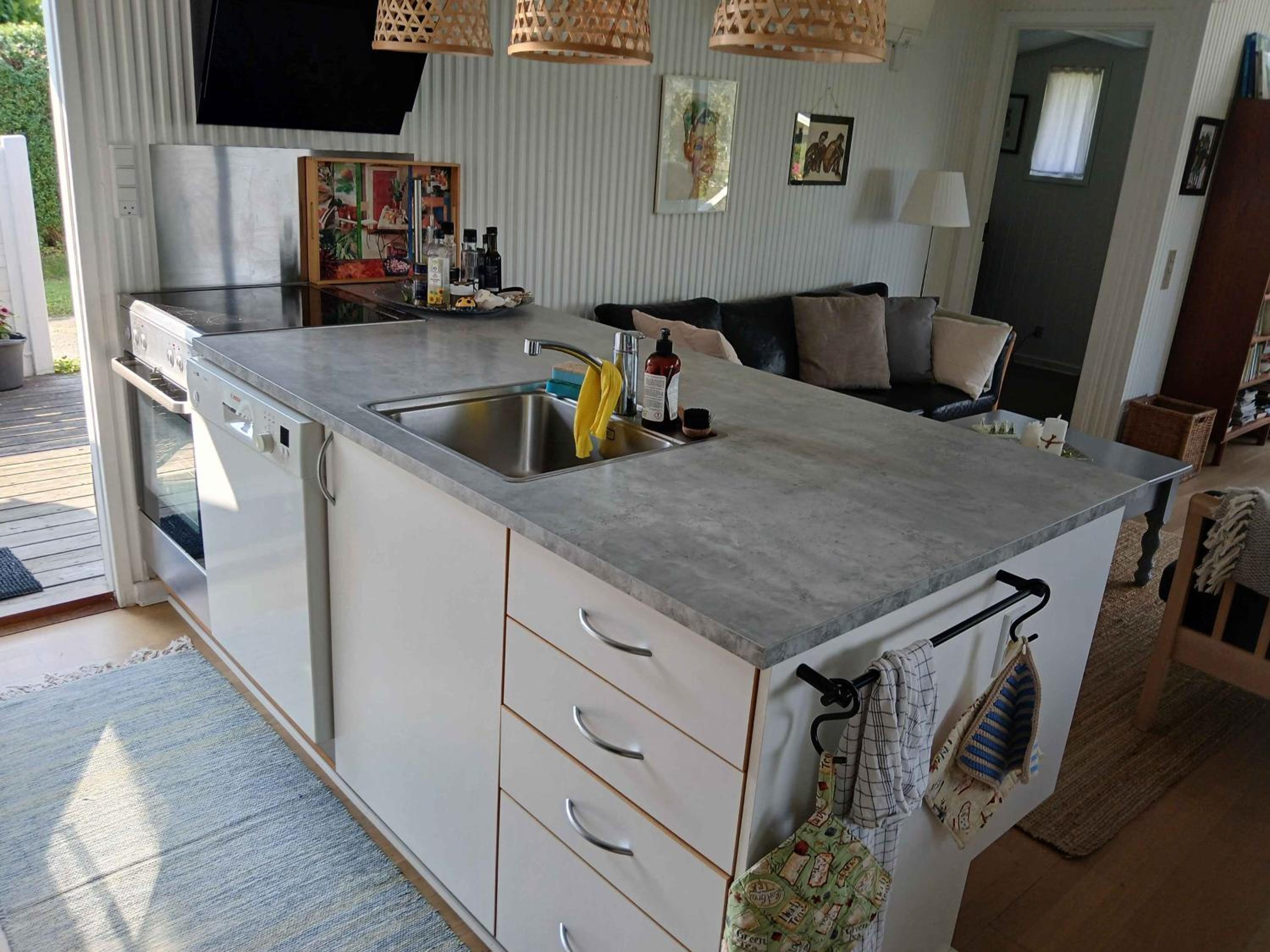 Coastal Cottage Charm With Room For The Family