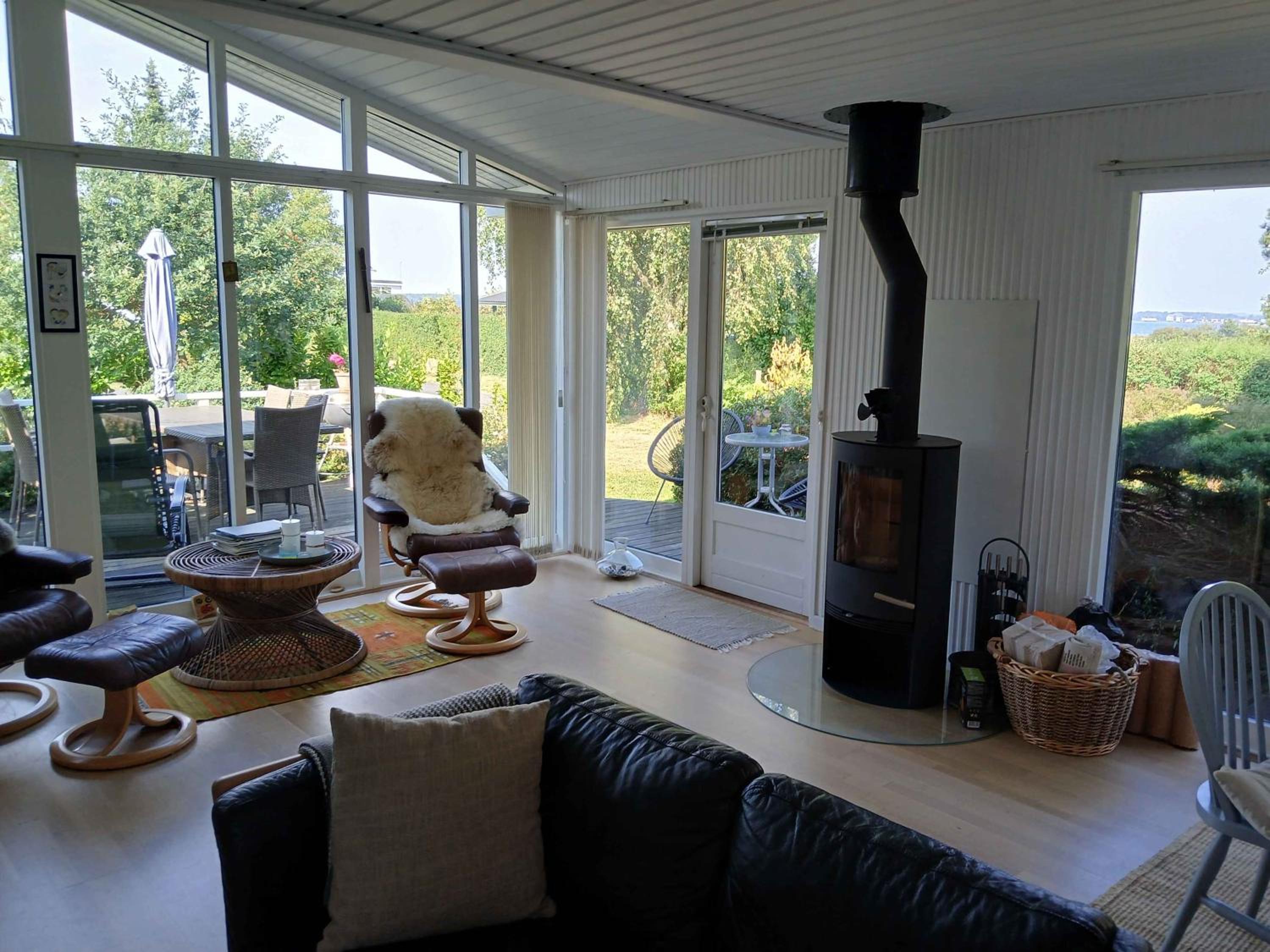 Coastal Cottage Charm With Room For The Family
