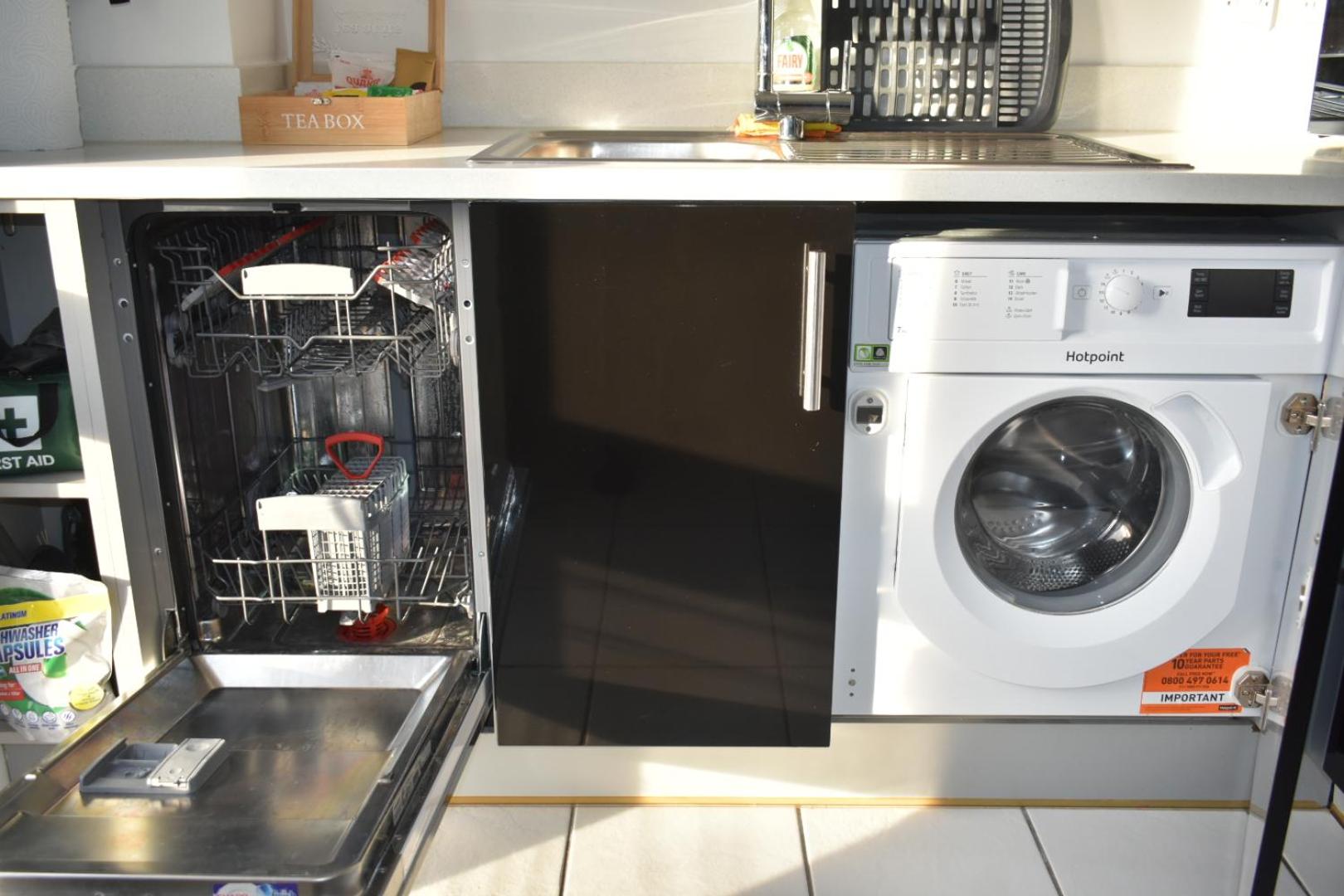 Luxury 2 Bedroom Northampton Townhouse with Balcony view 5