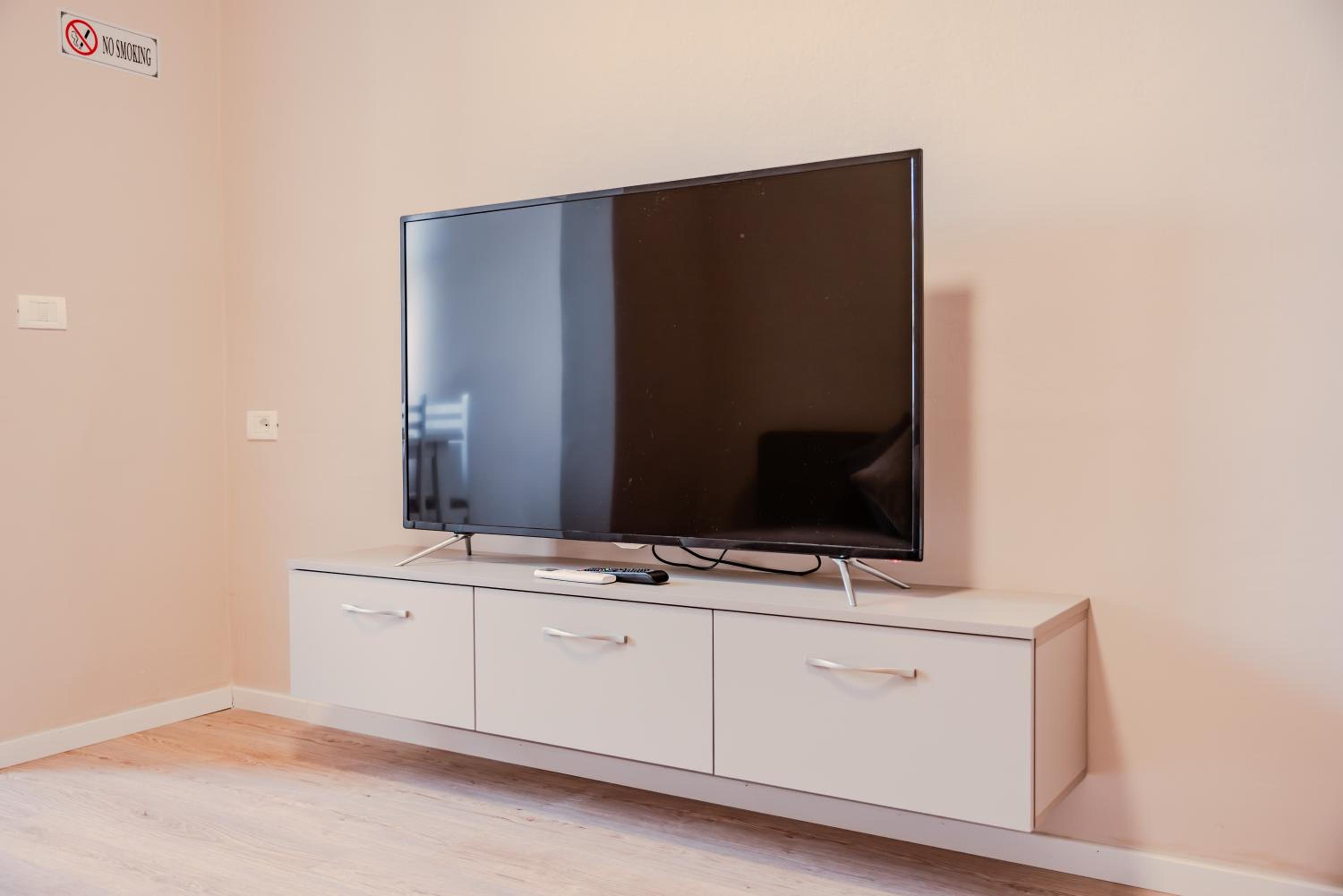 Bejart Apartment 6