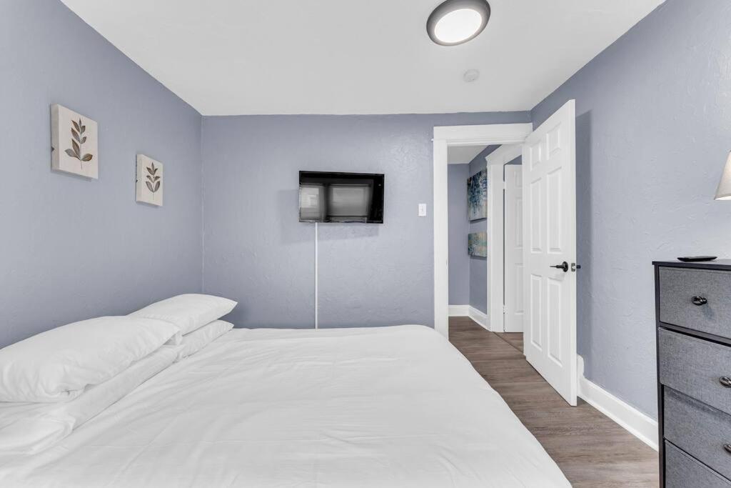 Quaint 2 Bedrooms in Historic Little Italy view 4