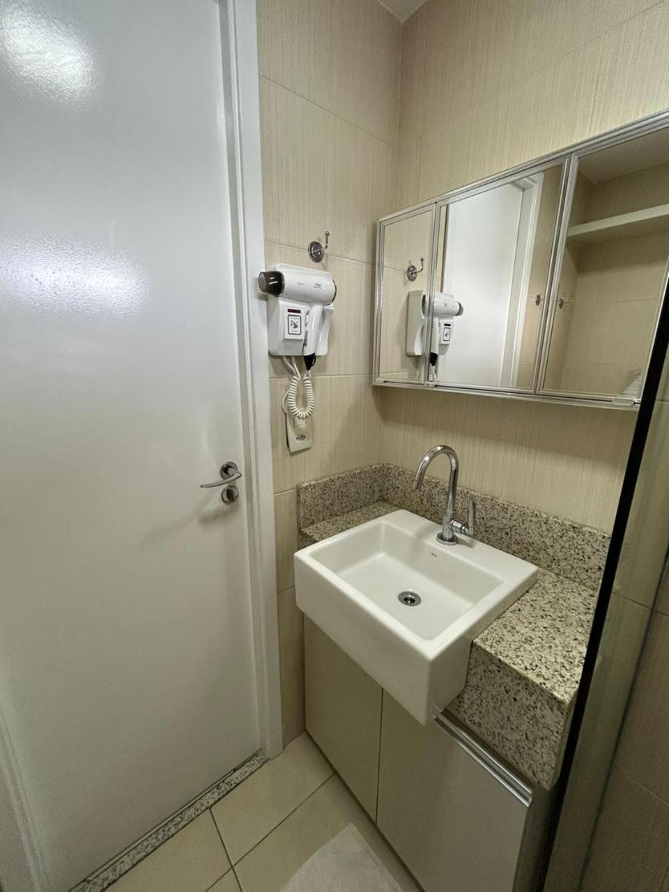 2201 - Vista mar lateral! Apto para 5 pessoas com ar e vaga