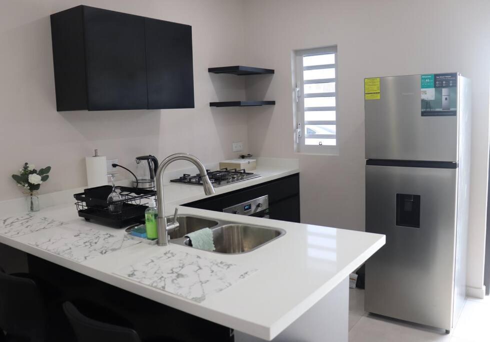 Central 2BR Apartment-10 Min Walk to Mambo Beach