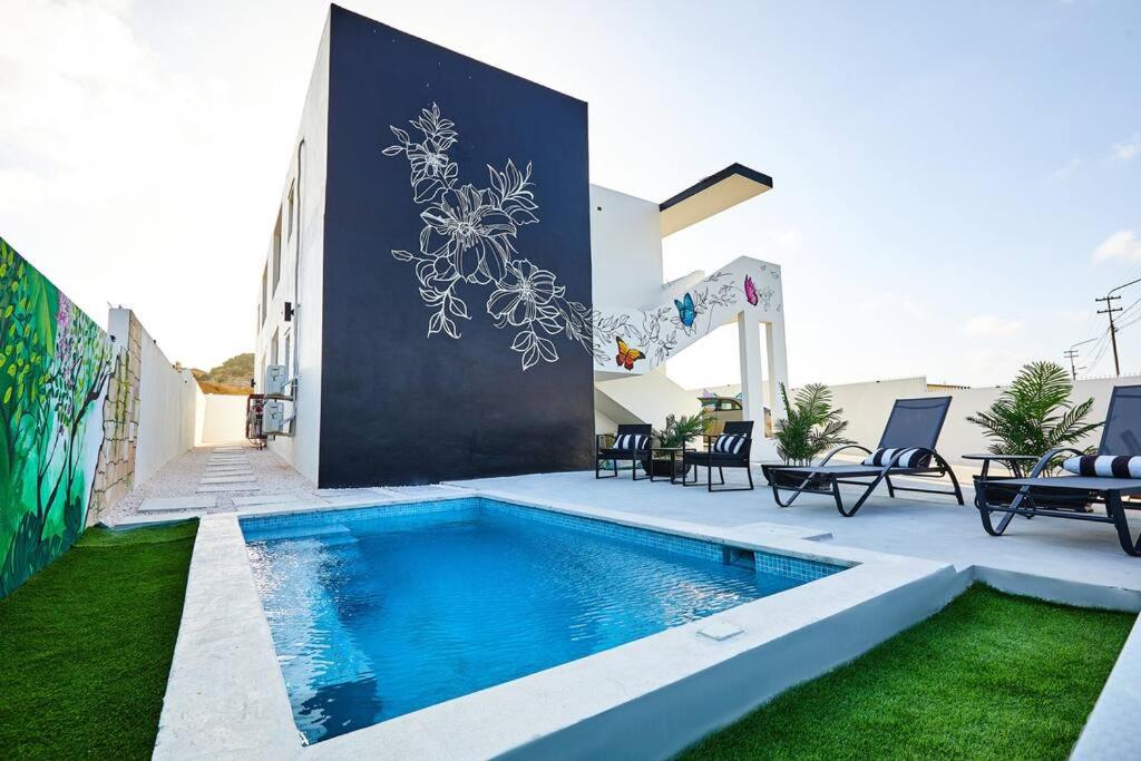 Central 2BR Apartment-10 Min Walk to Mambo Beach