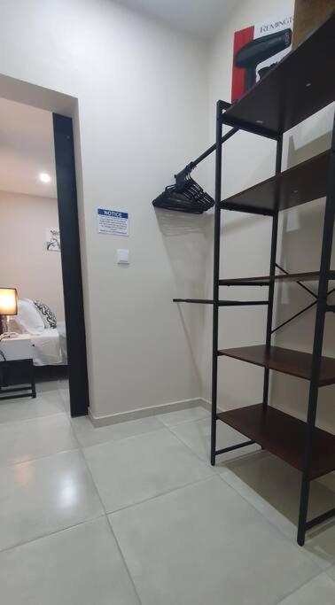 Central 2BR Apartment-10 Min Walk to Mambo Beach