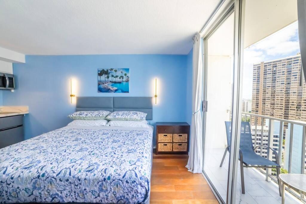Trendy Studio in the Heart of Honolulu - 21F view 5