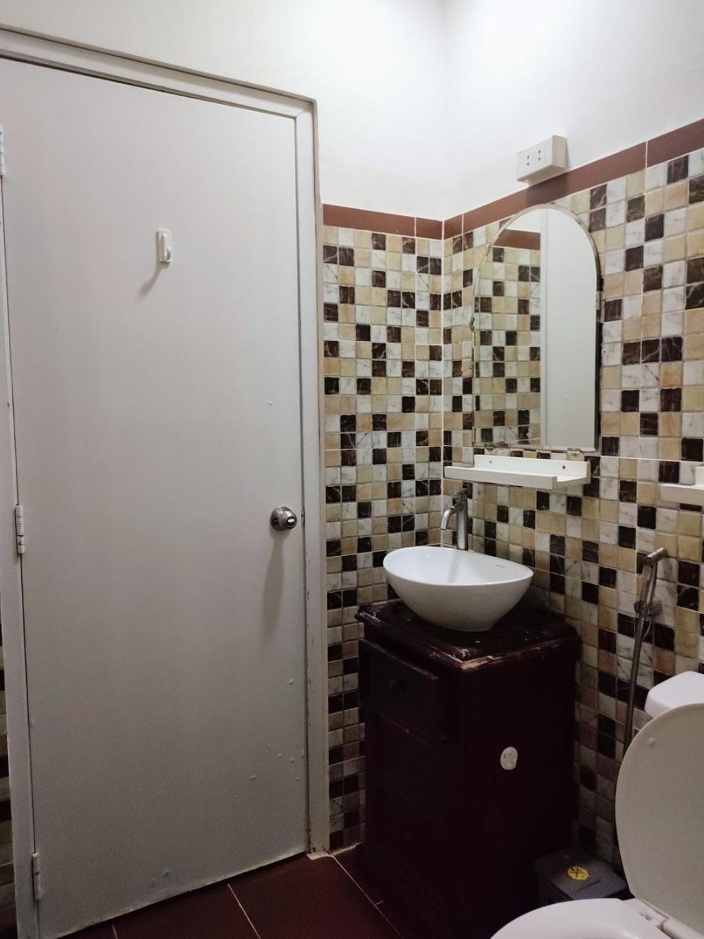Urban Saigon Stays Near Embassy