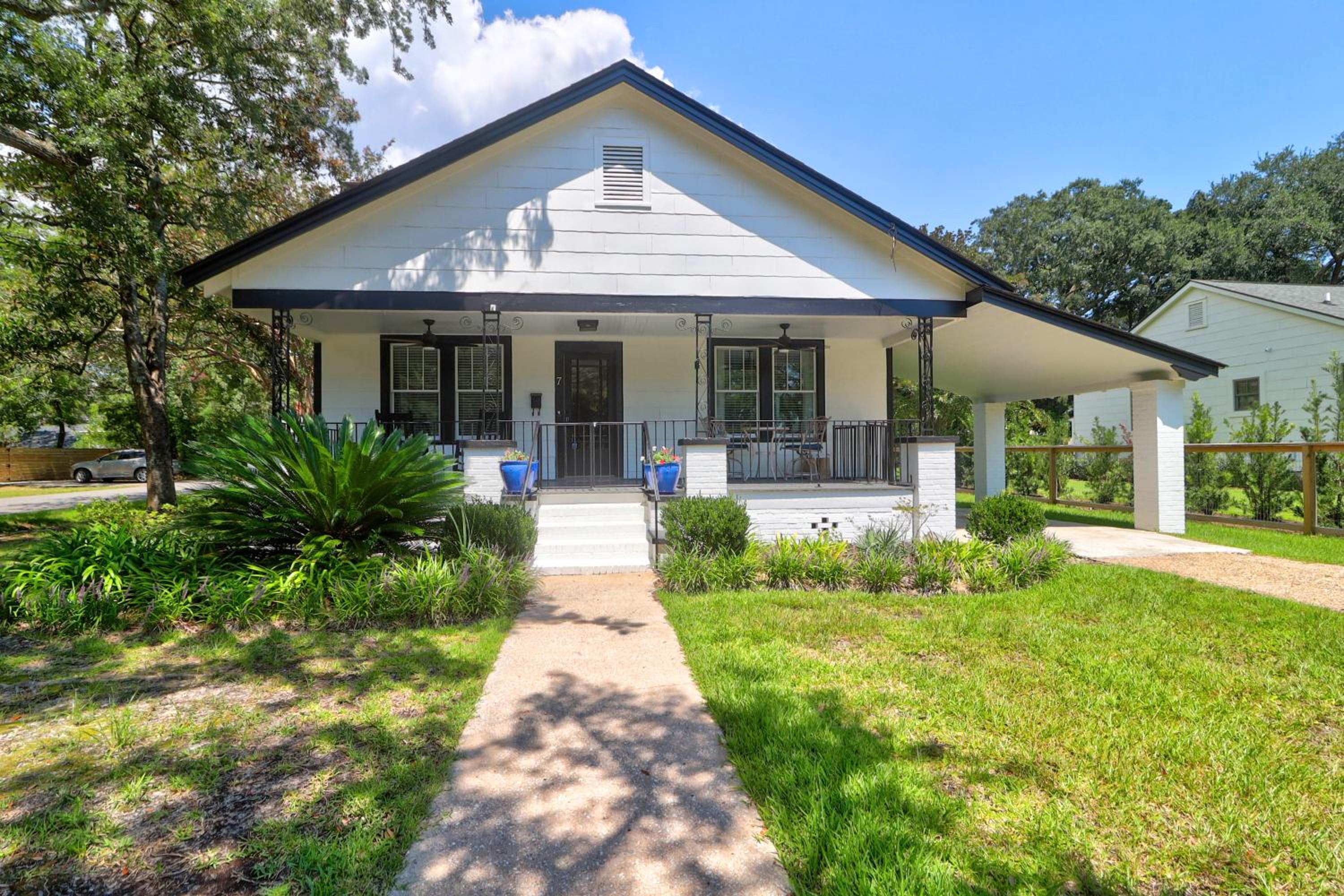 Charming Charleston House view 2
