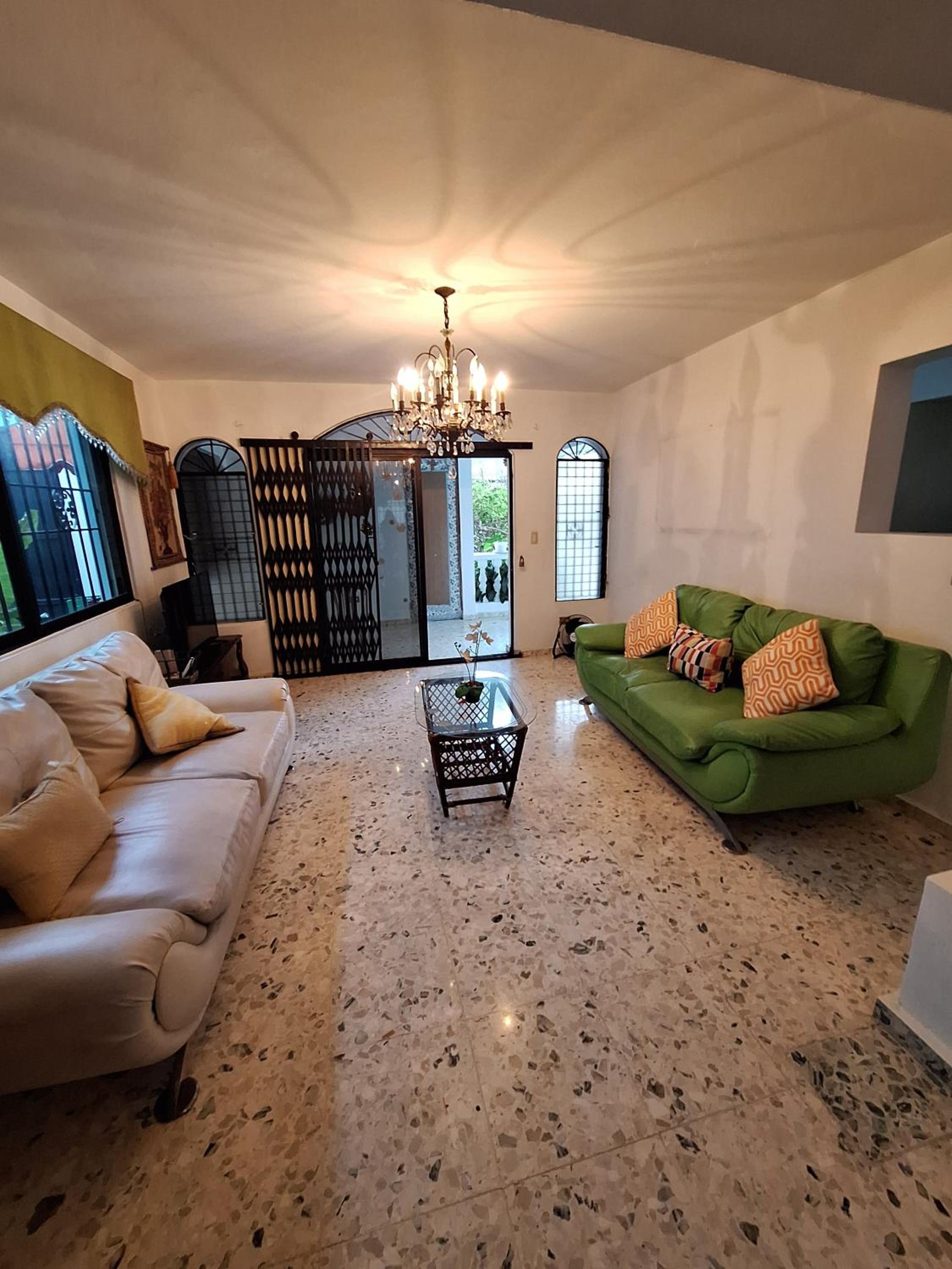 Amplia casa en San isidro