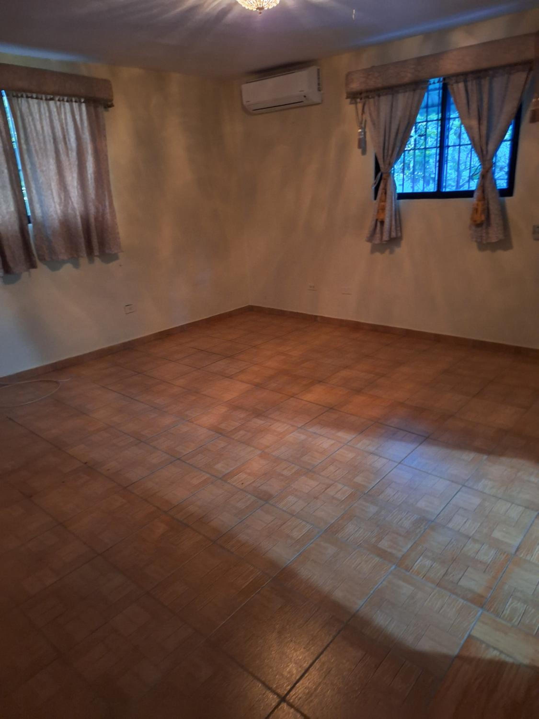 Amplia casa en San isidro