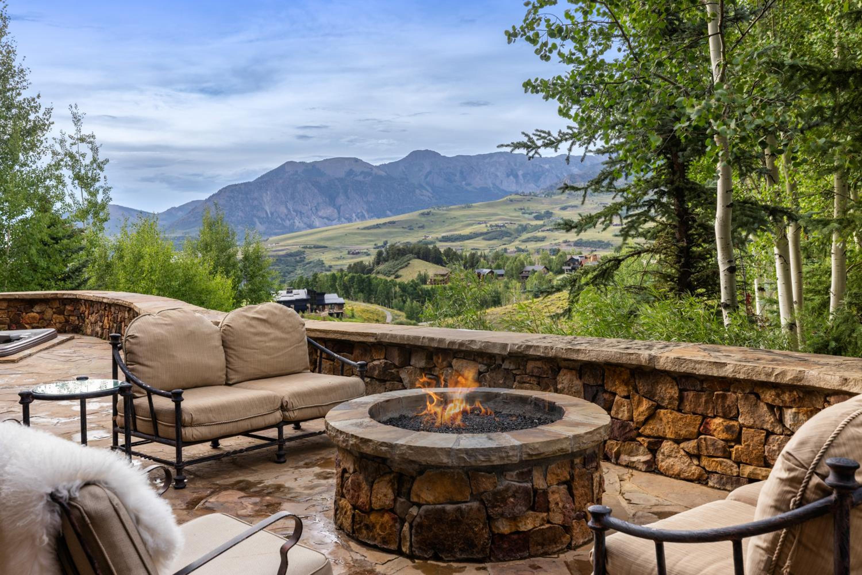Camp Telluride - golf course, views, hot tub, gym! view 5