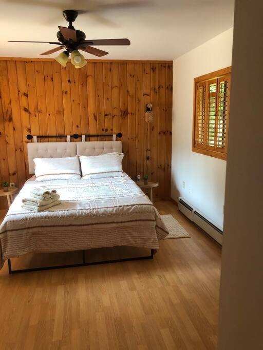 Bethel Escape Hot Tub 4 beds Game Room and Fire pit Fully Stocked Kitchen view 4