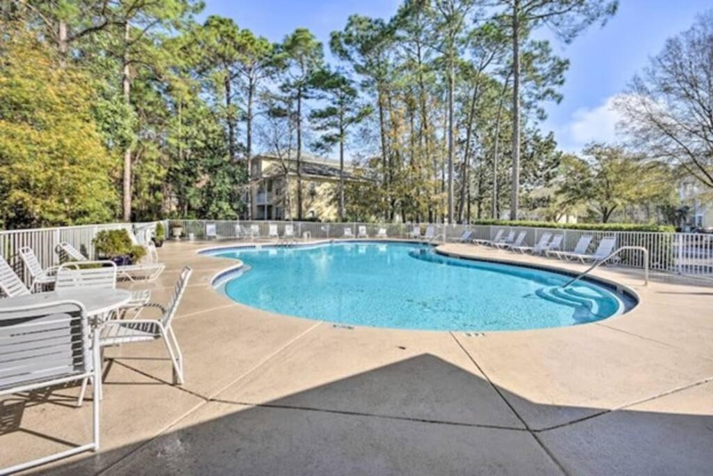 Tommy Bahama 1 Bedroom-WALK to restaurants ,pool-3mi beach! view 3