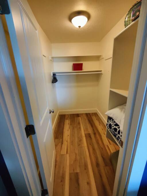 Paradise Pointe - Hot tub, Playroom, Arcades, Amazing Lake Views! view 3