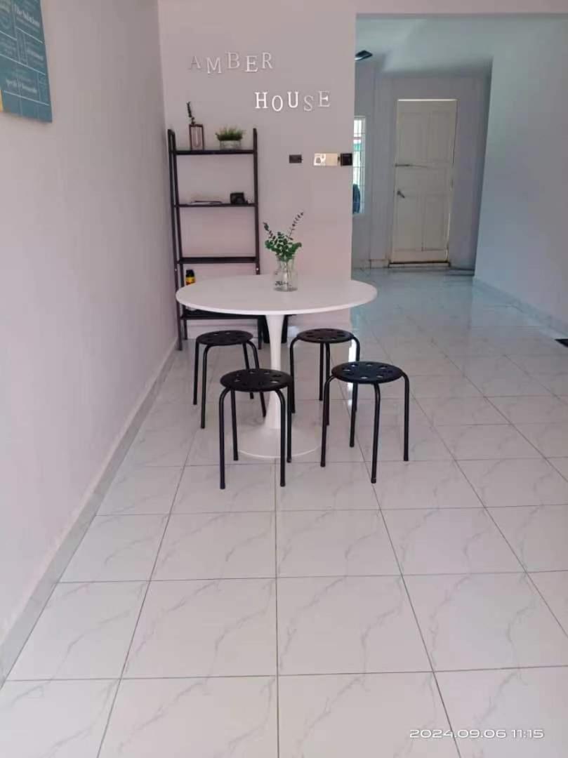 Amberhouse 1 photo 2