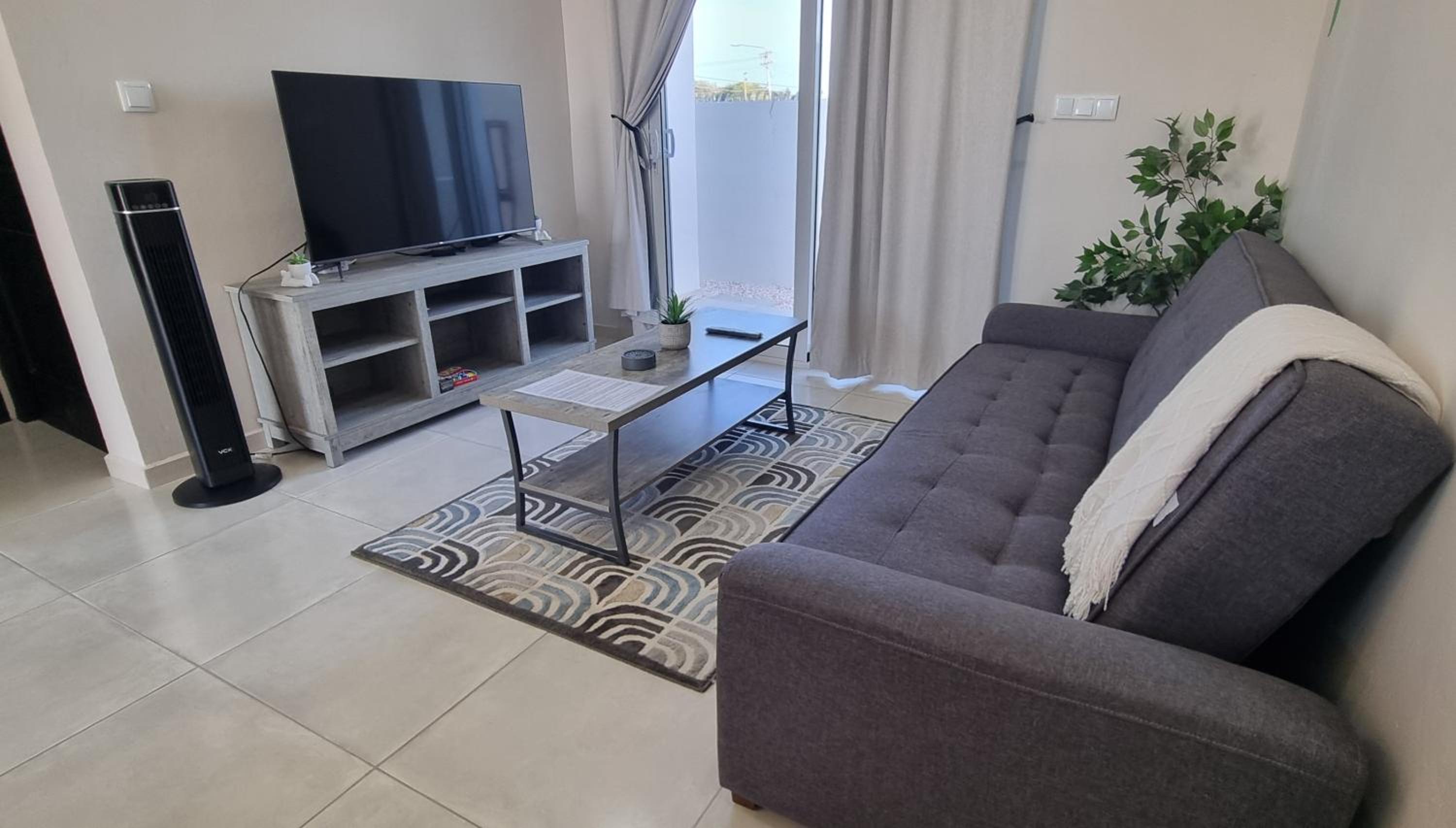 Central 2BR Apartment-10 Min Walk to Mambo Beach