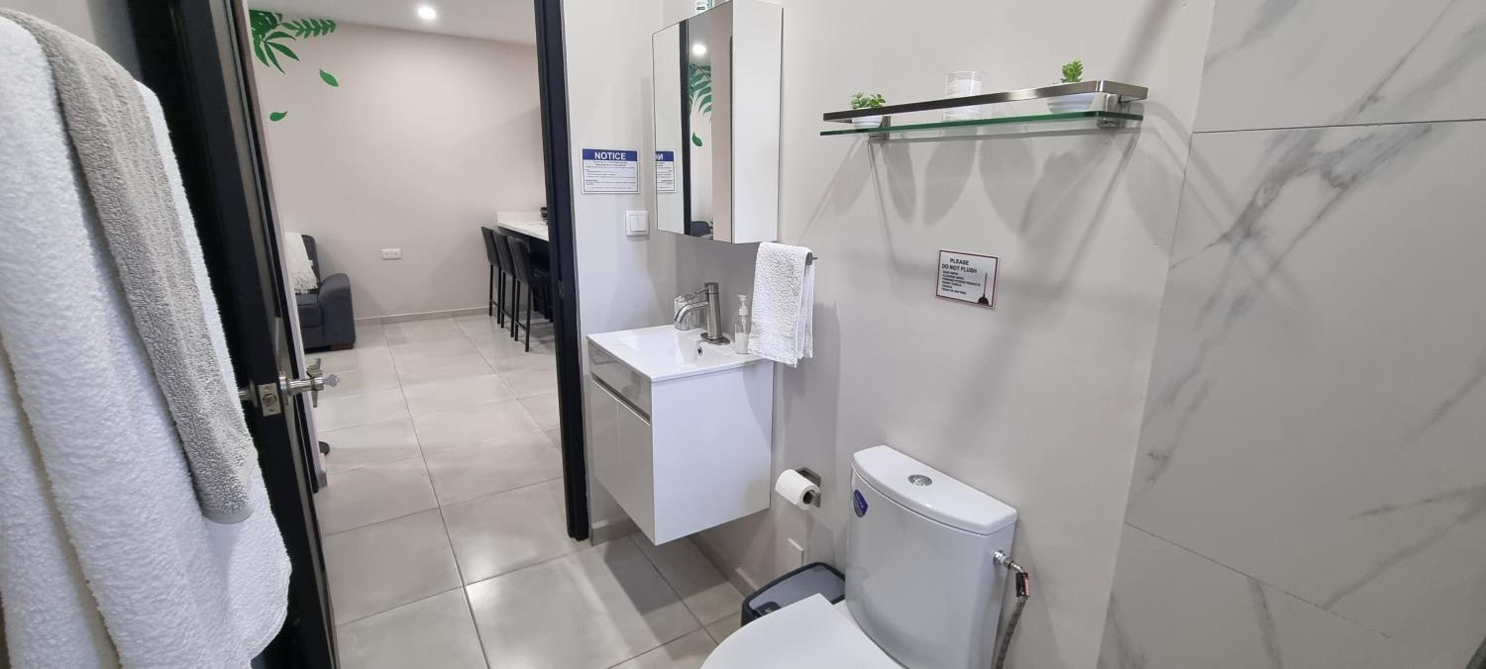 Central 2BR Apartment-10 Min Walk to Mambo Beach