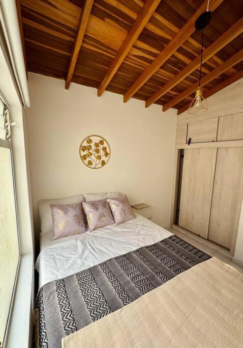 Laureles - Amplio - Terraza- Aire acondicionado