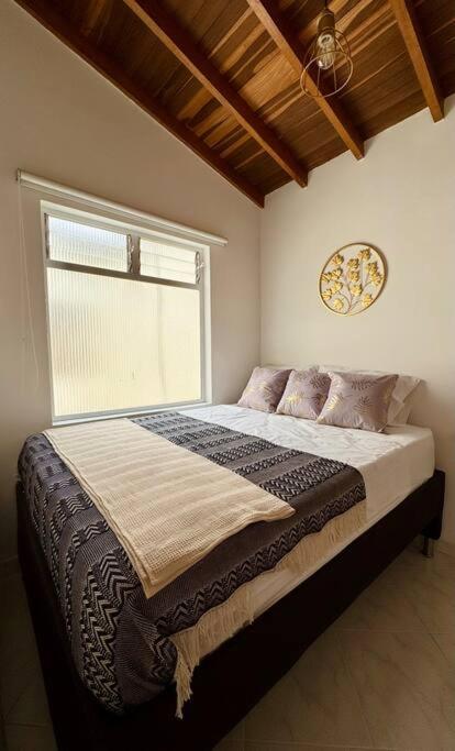 Laureles - Amplio - Terraza- Aire acondicionado