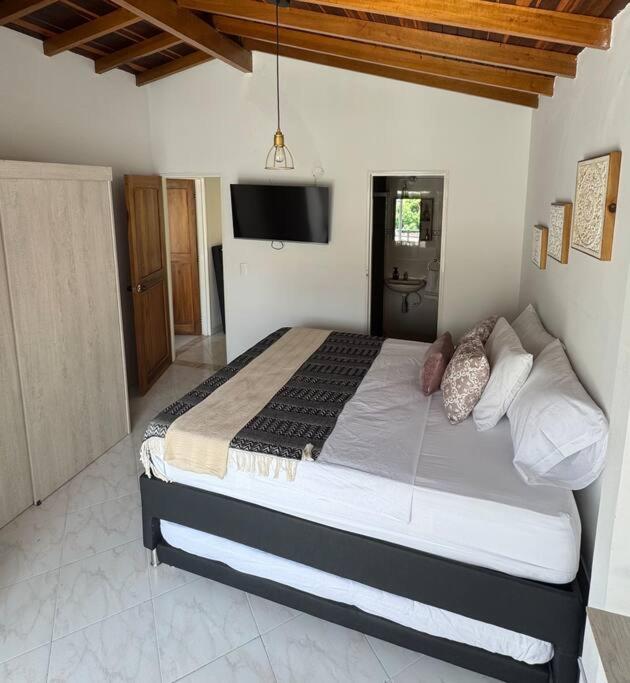 Laureles - Amplio - Terraza- Aire acondicionado