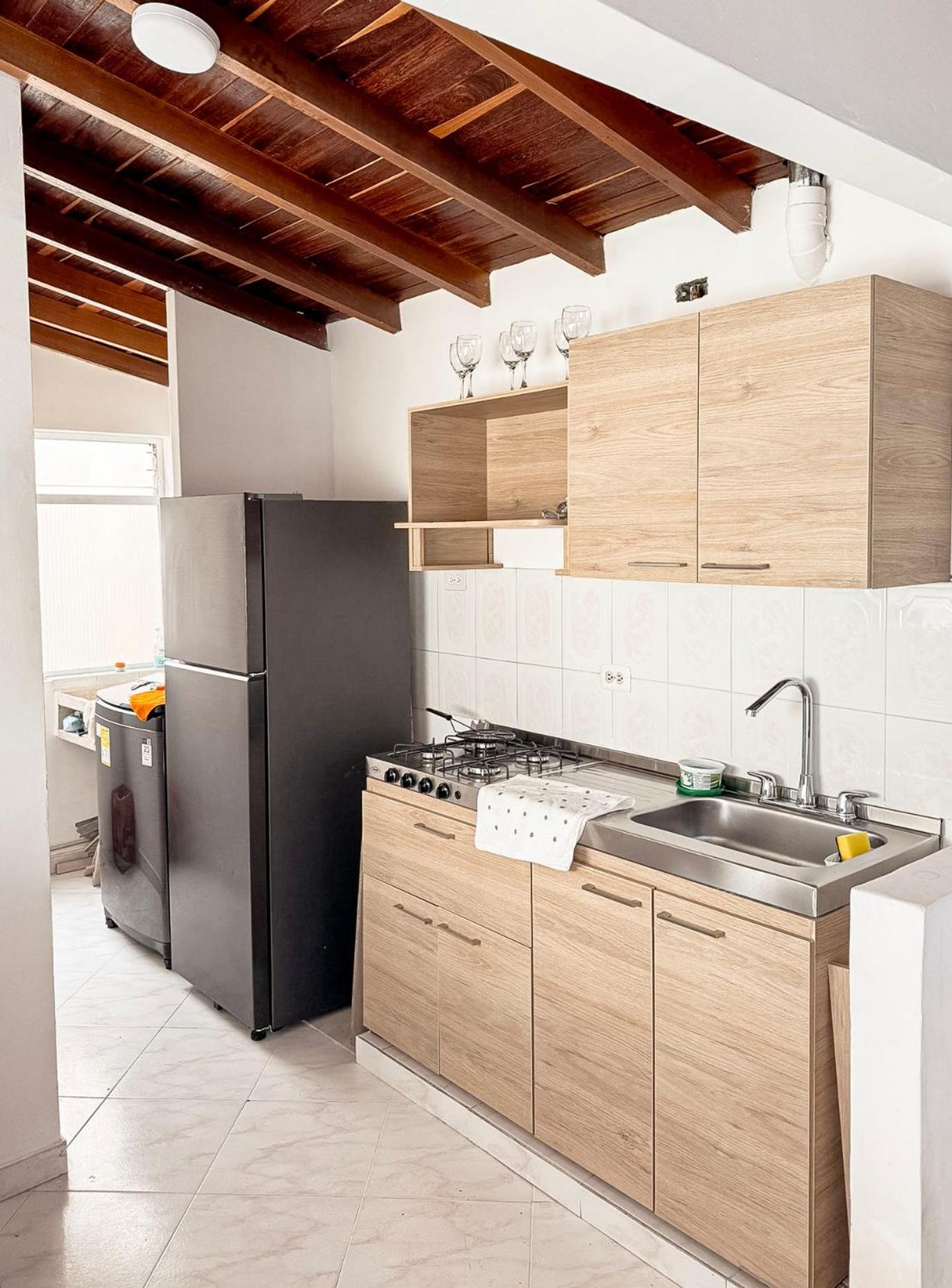 Laureles - Amplio - Terraza- Aire acondicionado
