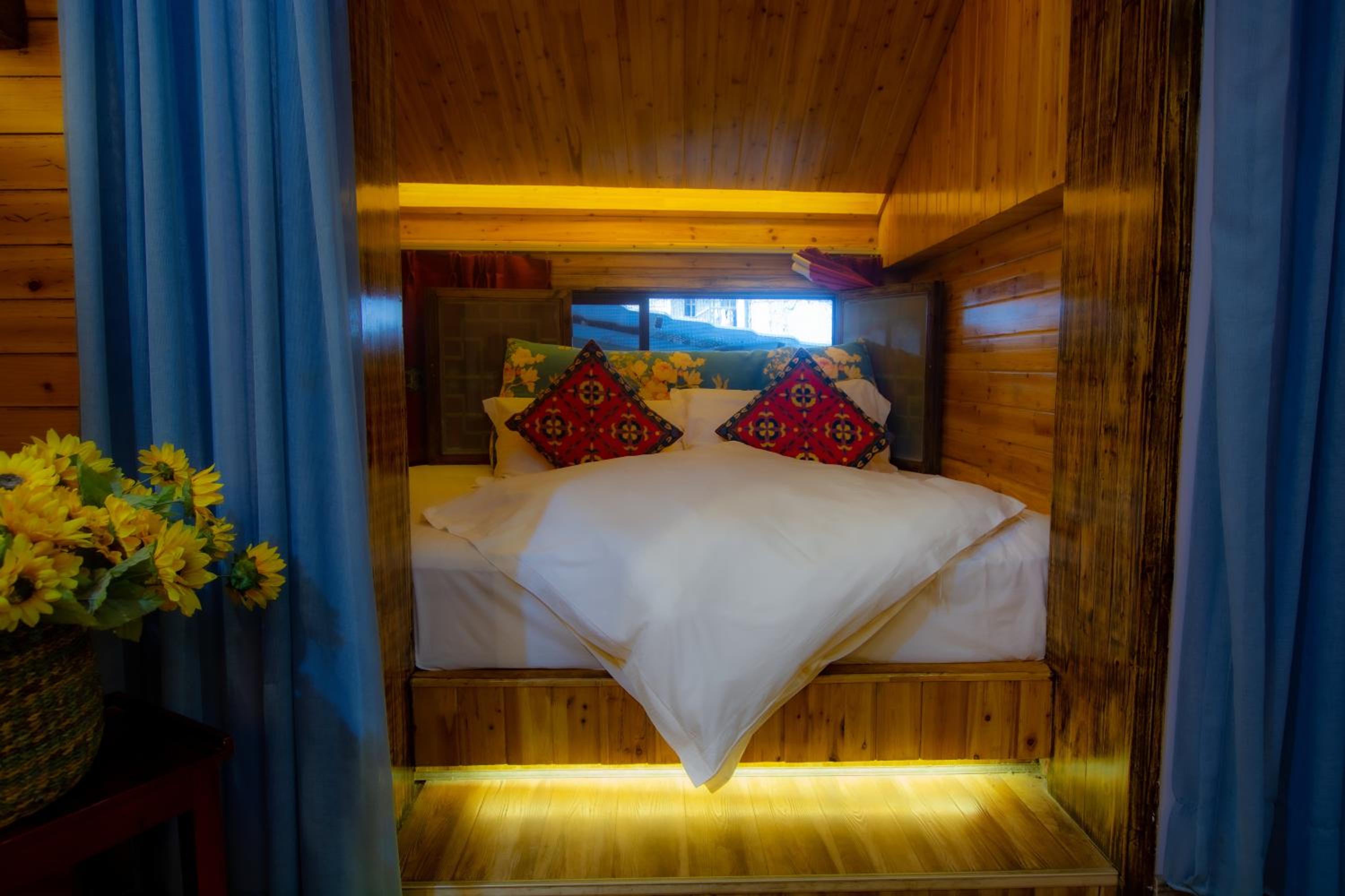 Floral Hotel · Baihui Living Zhangjiajie