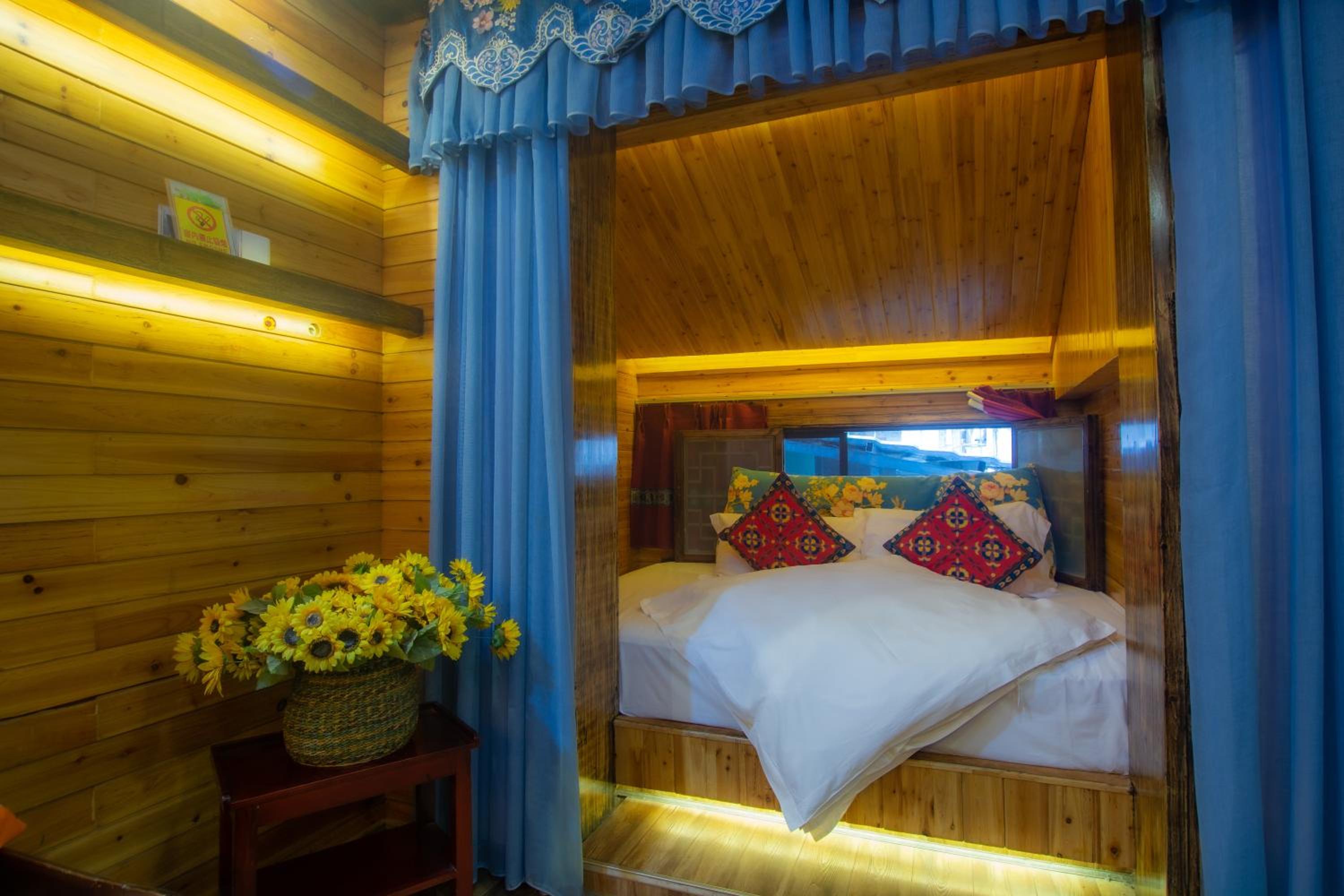 Floral Hotel · Baihui Living Zhangjiajie