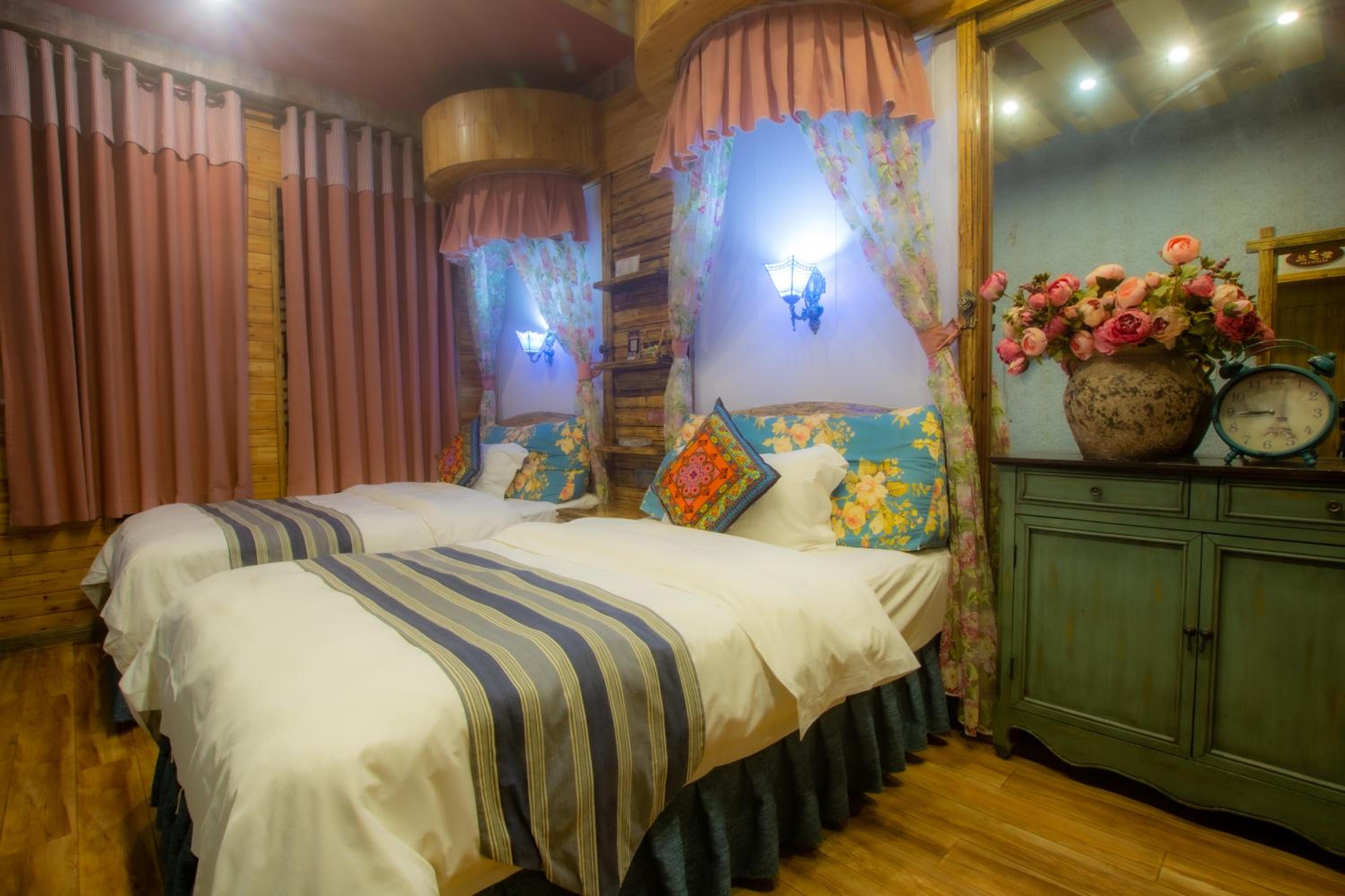 Floral Hotel · Baihui Living Zhangjiajie