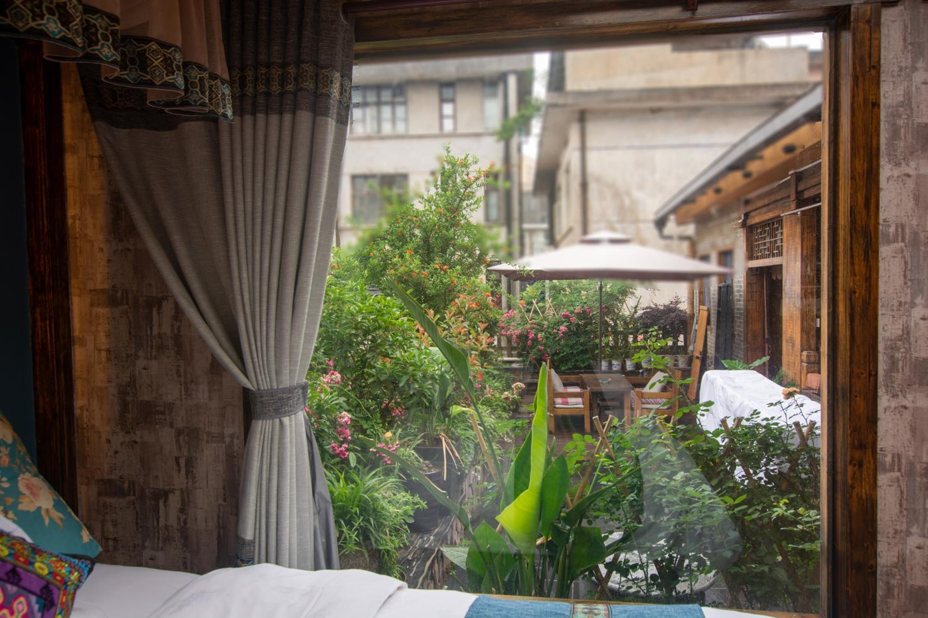 Floral Hotel · Baihui Living Zhangjiajie