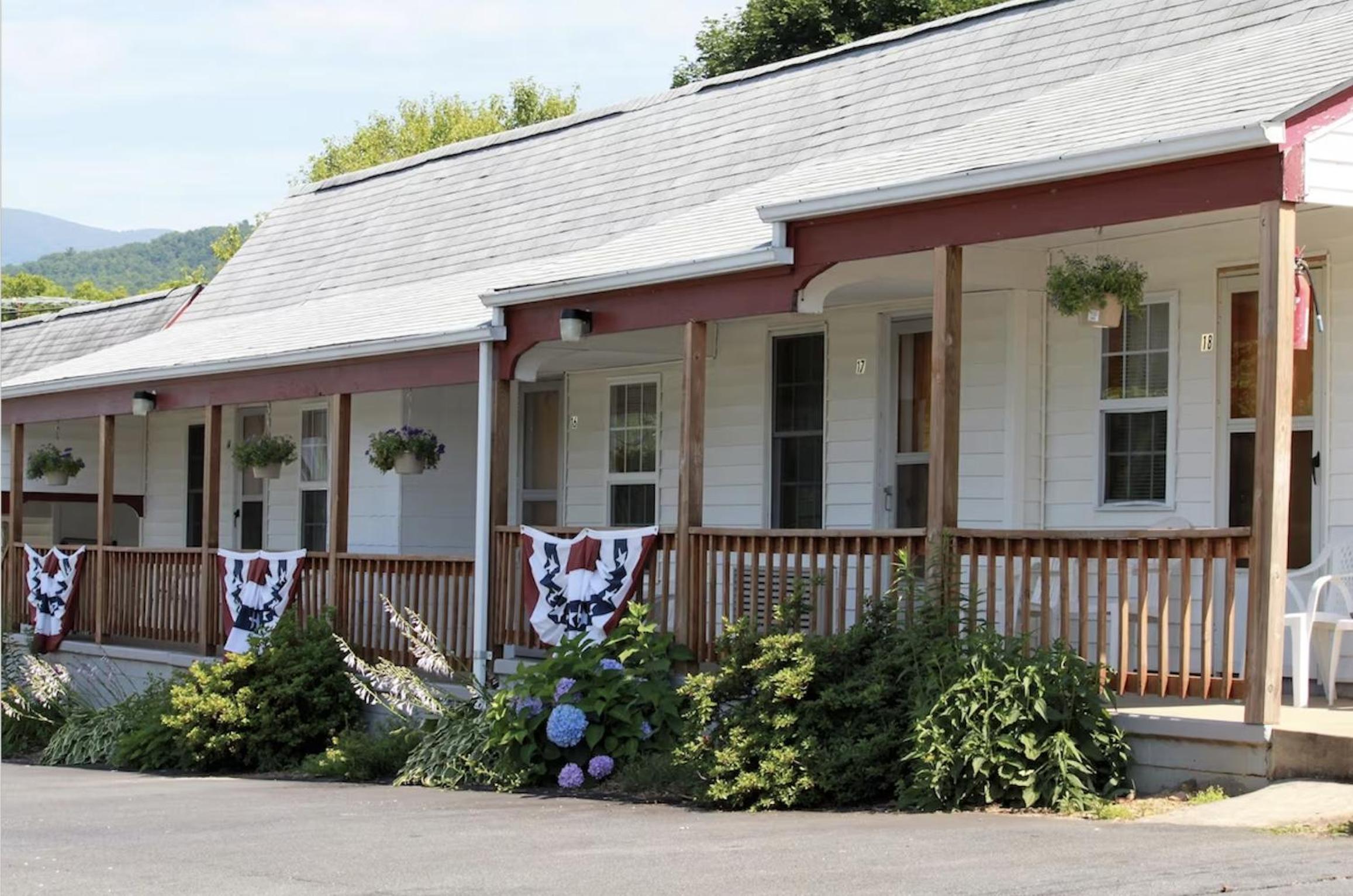 Hotel Hillside - Image 1