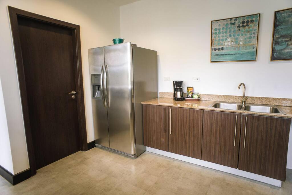 Spacious and Modern Penthouse Condo