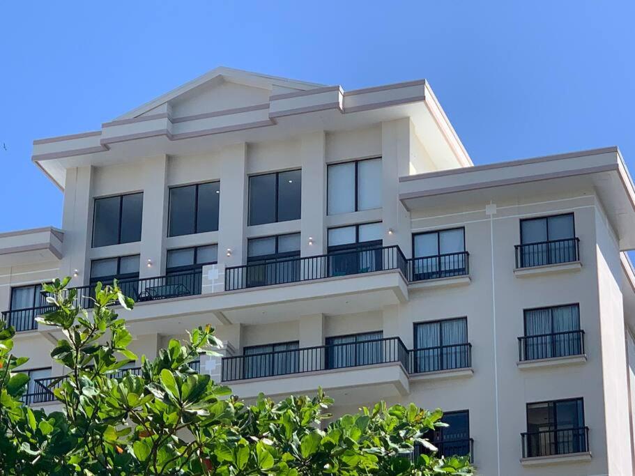 Spacious and Modern Penthouse Condo